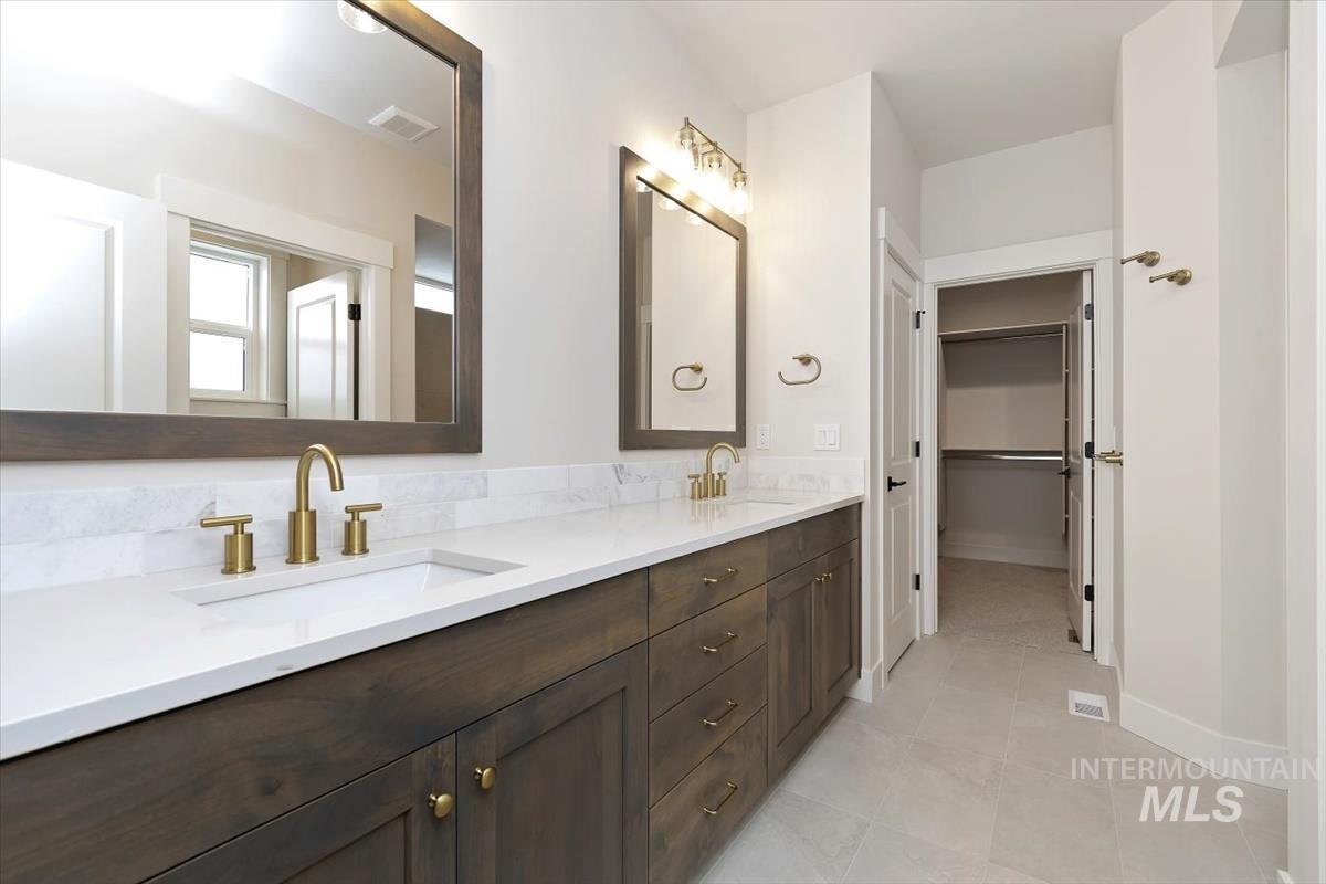 10869 W Barnbougle ln, Kuna, Idaho 83634-0000, 4 Bedrooms, 2 Bathrooms, Residential For Sale, Price $624,880,MLS 98971838