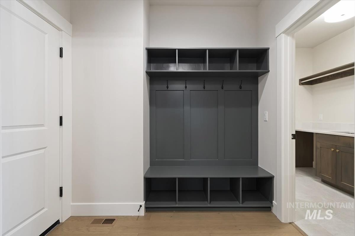 10869 W Barnbougle ln, Kuna, Idaho 83634-0000, 4 Bedrooms, 2 Bathrooms, Residential For Sale, Price $624,880,MLS 98971838