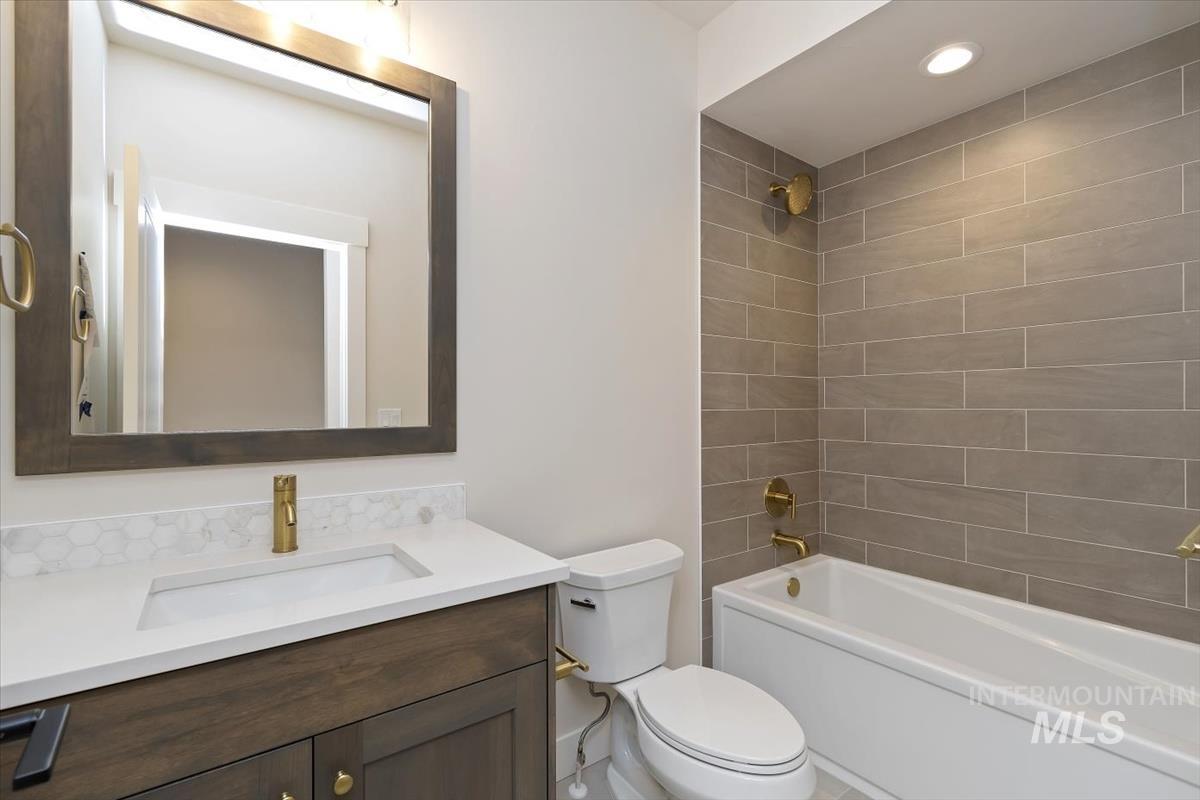 10869 W Barnbougle ln, Kuna, Idaho 83634-0000, 4 Bedrooms, 2 Bathrooms, Residential For Sale, Price $624,880,MLS 98971838