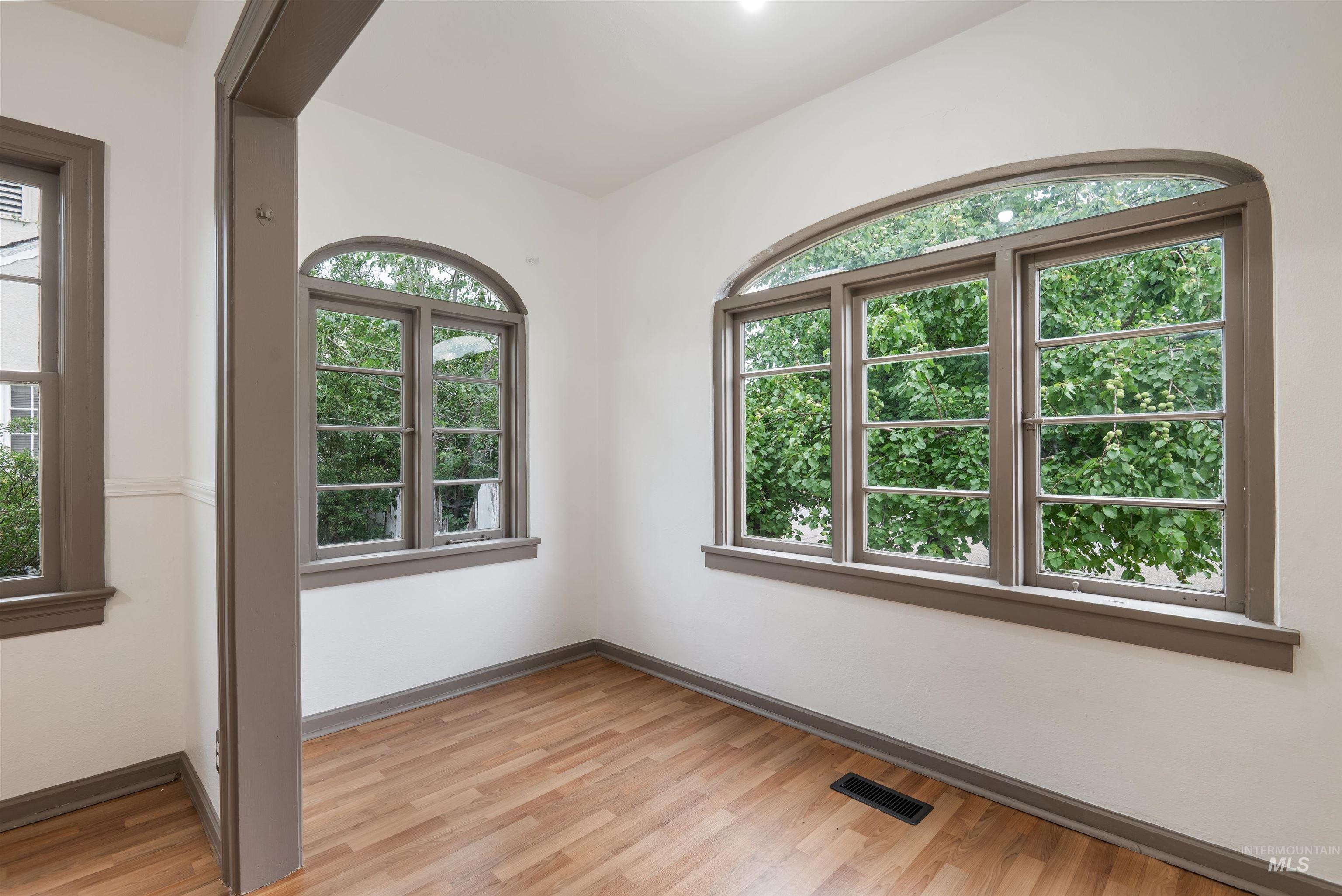 191 SW 5th Ave, Ontario, Oregon 97914, 3 Bedrooms, 1.5 Bathrooms, Residential Income For Sale, Price $335,000,MLS 98971839