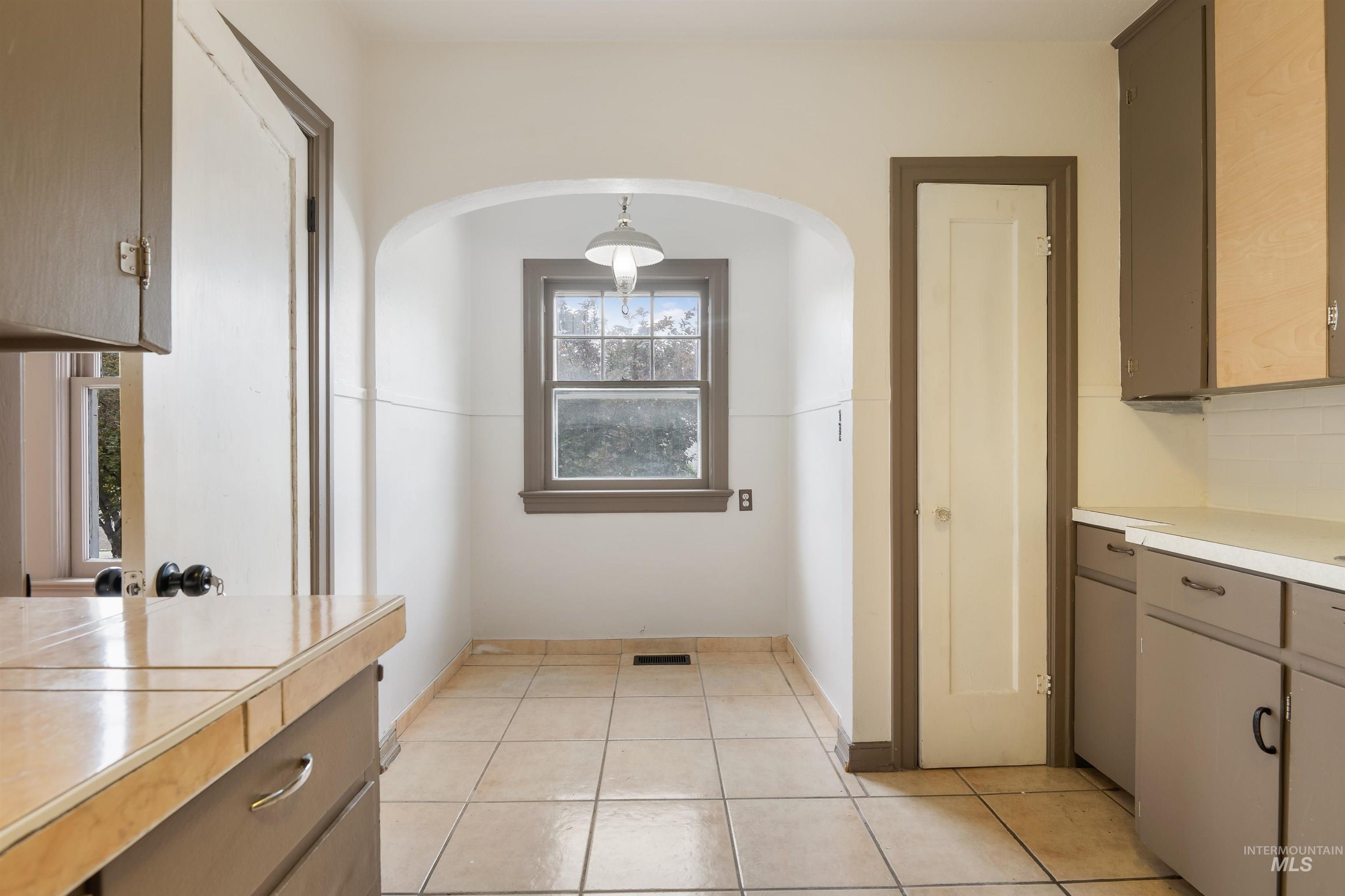 191 SW 5th Ave, Ontario, Oregon 97914, 3 Bedrooms, 1.5 Bathrooms, Residential Income For Sale, Price $335,000,MLS 98971839