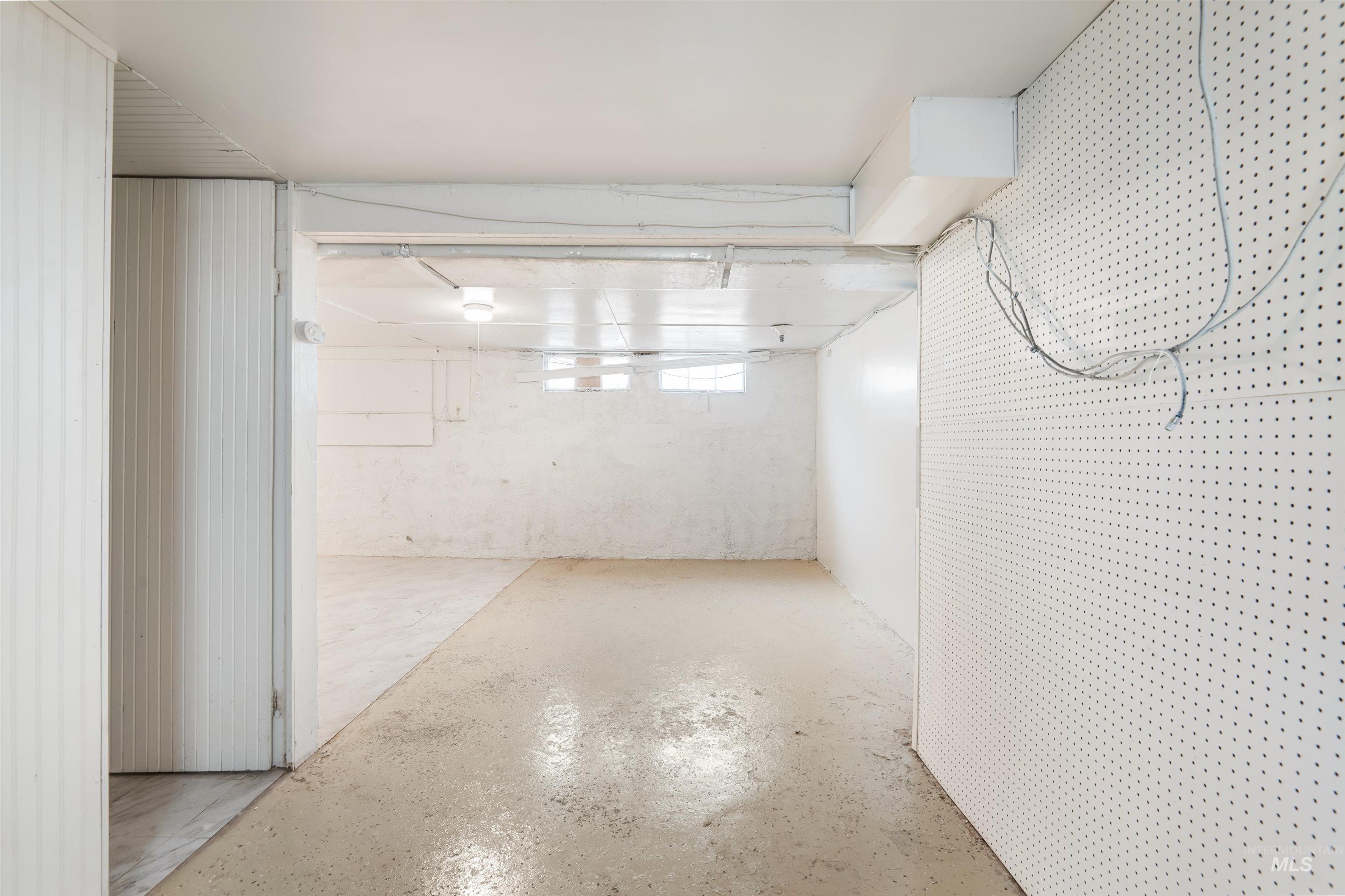 191 SW 5th Ave, Ontario, Oregon 97914, 3 Bedrooms, 1.5 Bathrooms, Residential Income For Sale, Price $335,000,MLS 98971839