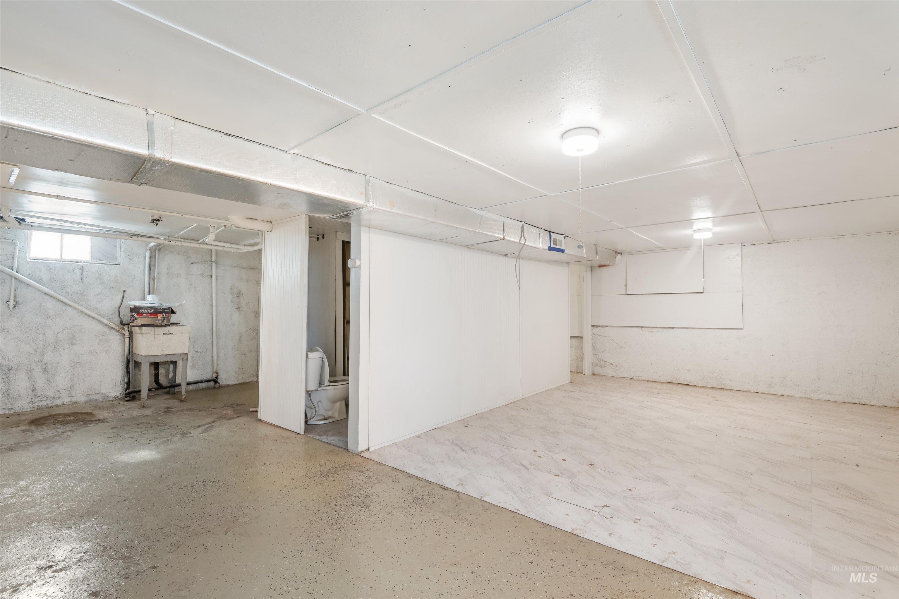 191 SW 5th Ave, Ontario, Oregon 97914, 3 Bedrooms, 1.5 Bathrooms, Residential Income For Sale, Price $335,000,MLS 98971839