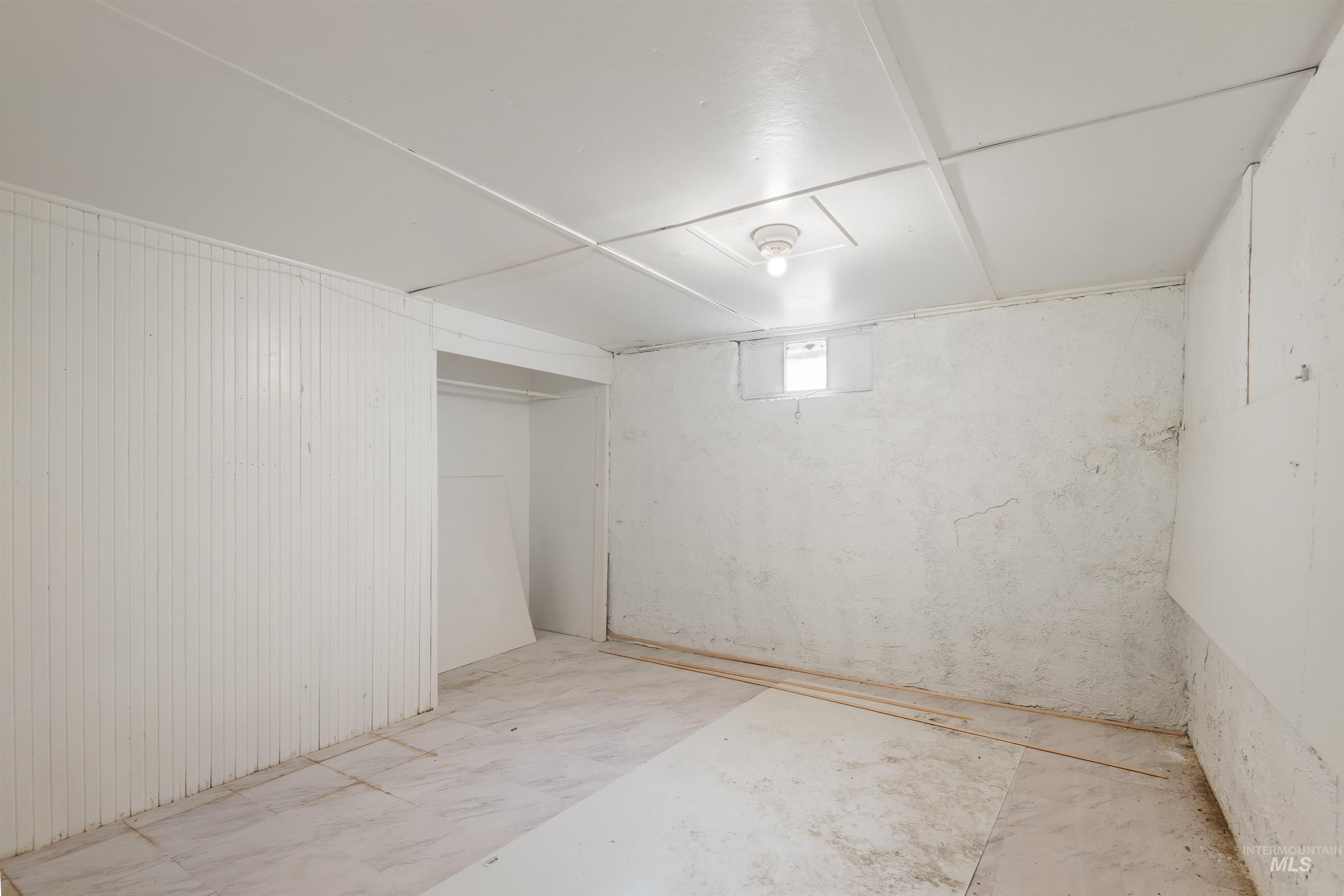 191 SW 5th Ave, Ontario, Oregon 97914, 3 Bedrooms, 1.5 Bathrooms, Residential Income For Sale, Price $335,000,MLS 98971839