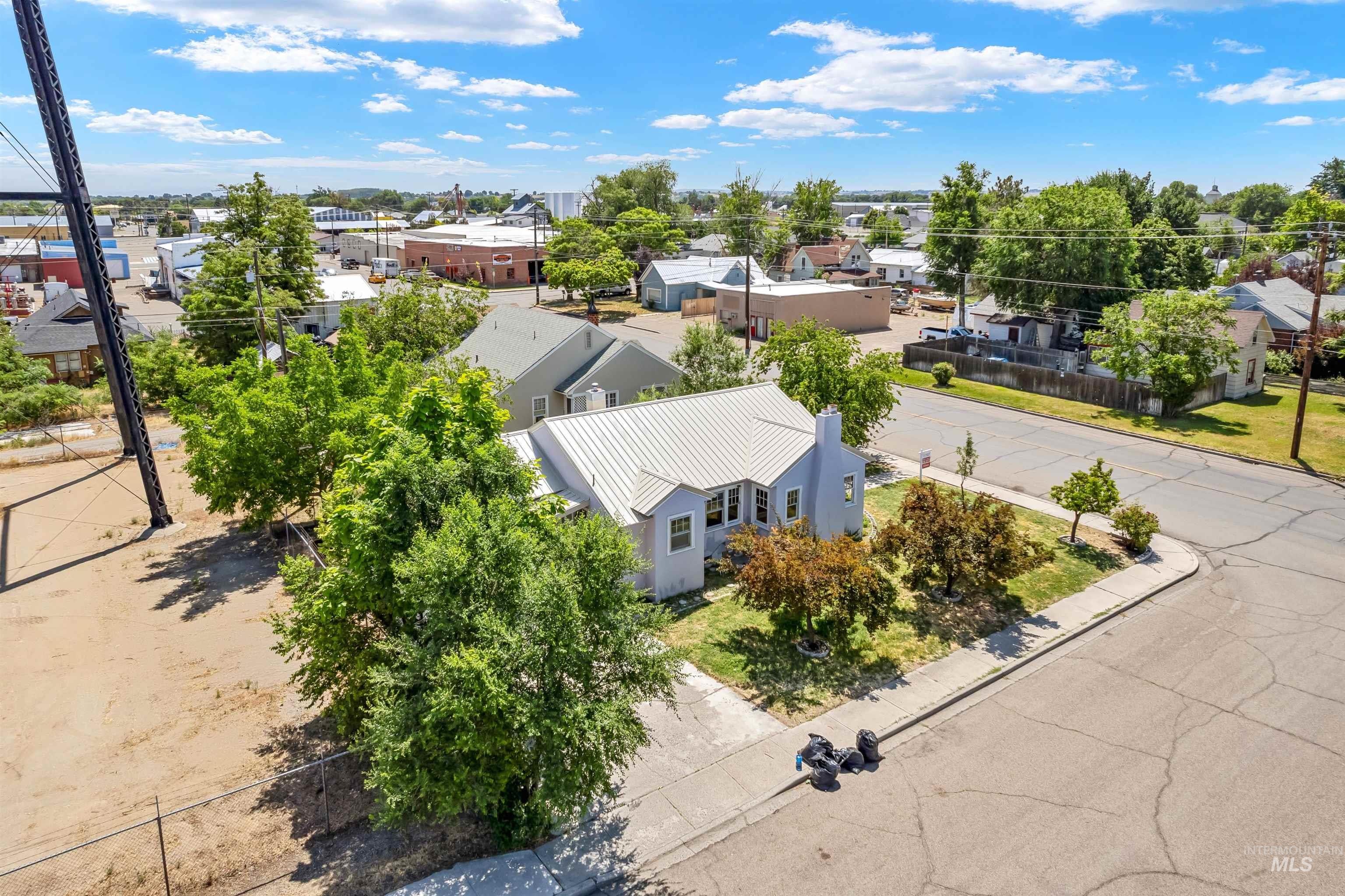 191 SW 5th Ave, Ontario, Oregon 97914, 3 Bedrooms, 1.5 Bathrooms, Residential Income For Sale, Price $335,000,MLS 98971839