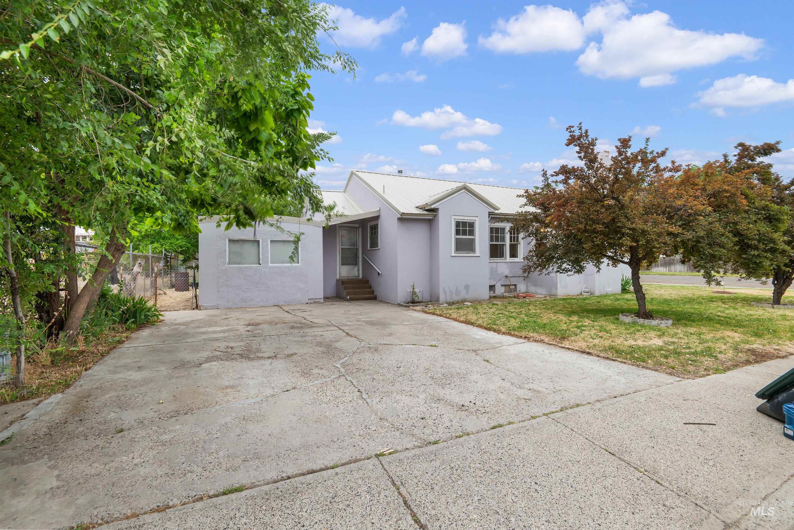 191 SW 5th Ave, Ontario, Oregon 97914, 3 Bedrooms, 1.5 Bathrooms, Residential Income For Sale, Price $335,000,MLS 98971839