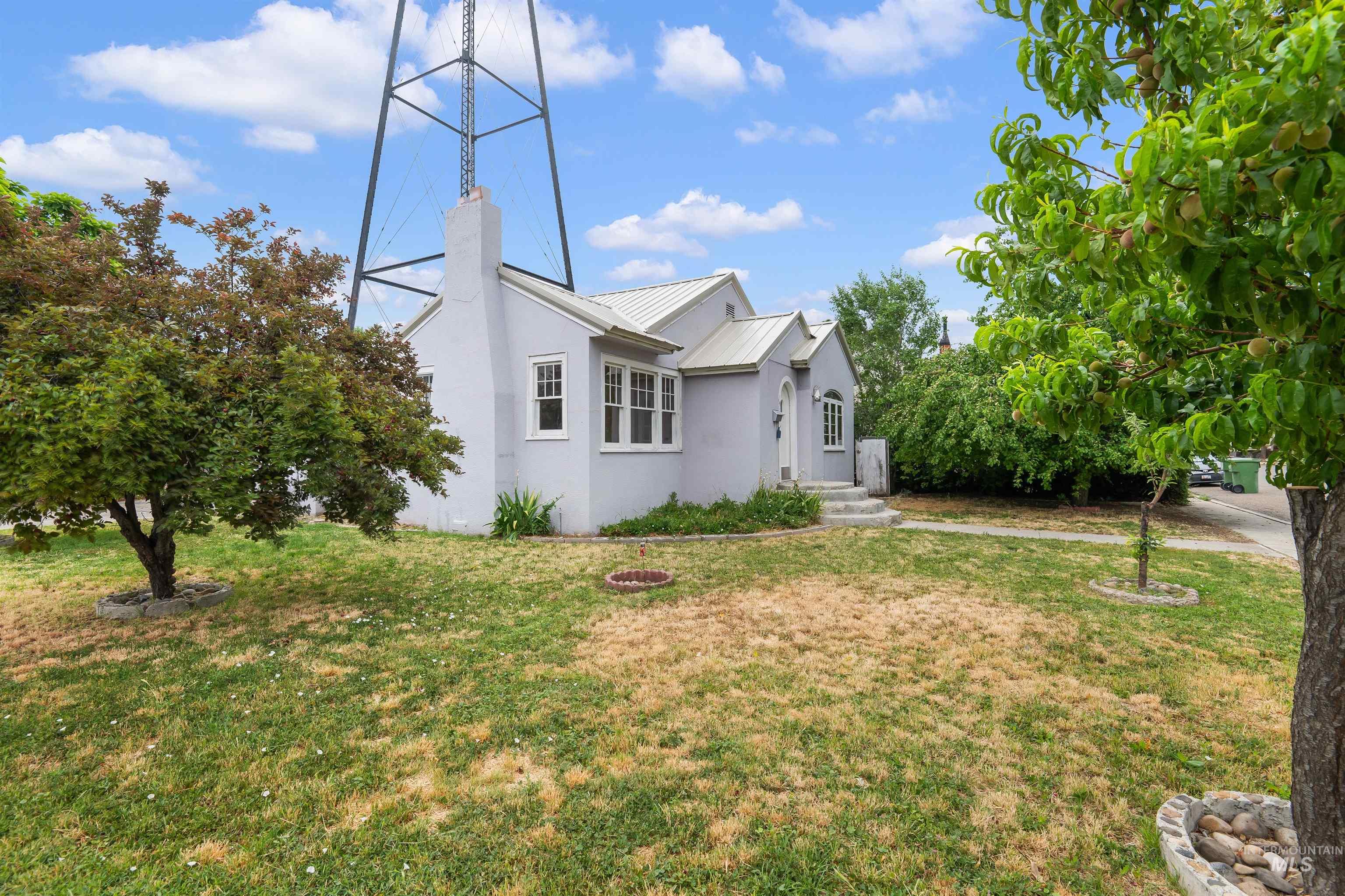 191 SW 5th Ave, Ontario, Oregon 97914, 3 Bedrooms, 1.5 Bathrooms, Residential Income For Sale, Price $335,000,MLS 98971839