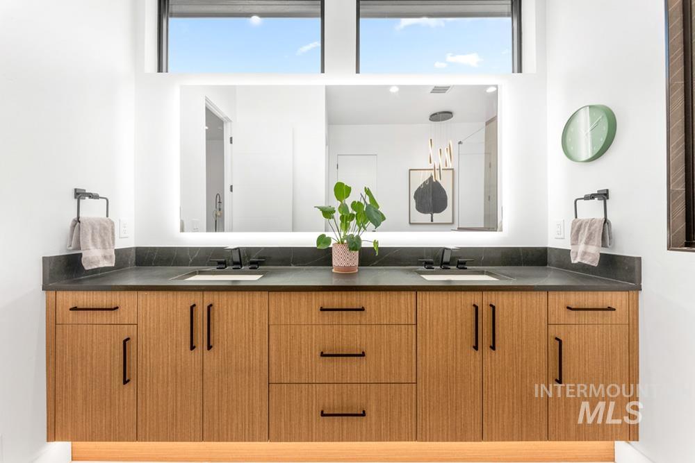 2142 E Granite Cove Ln, Eagle, Idaho 83616, 3 Bedrooms, 2 Bathrooms, Residential For Sale, Price $948,000,MLS 98971842