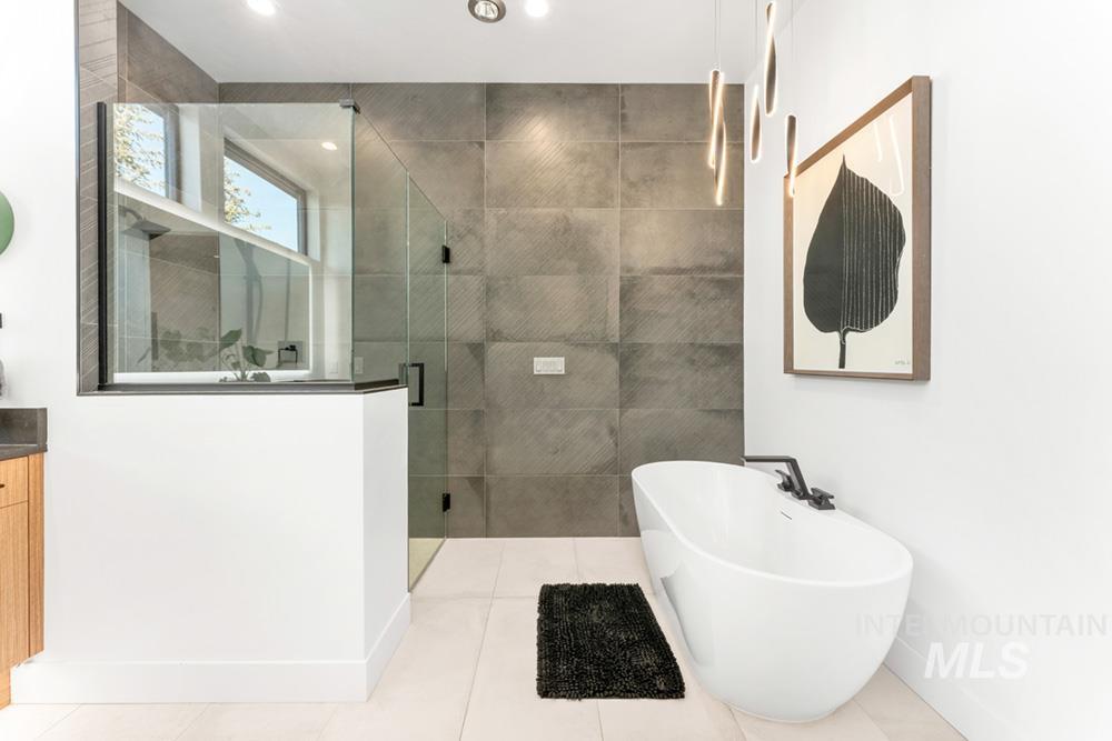 2142 E Granite Cove Ln, Eagle, Idaho 83616, 3 Bedrooms, 2 Bathrooms, Residential For Sale, Price $948,000,MLS 98971842