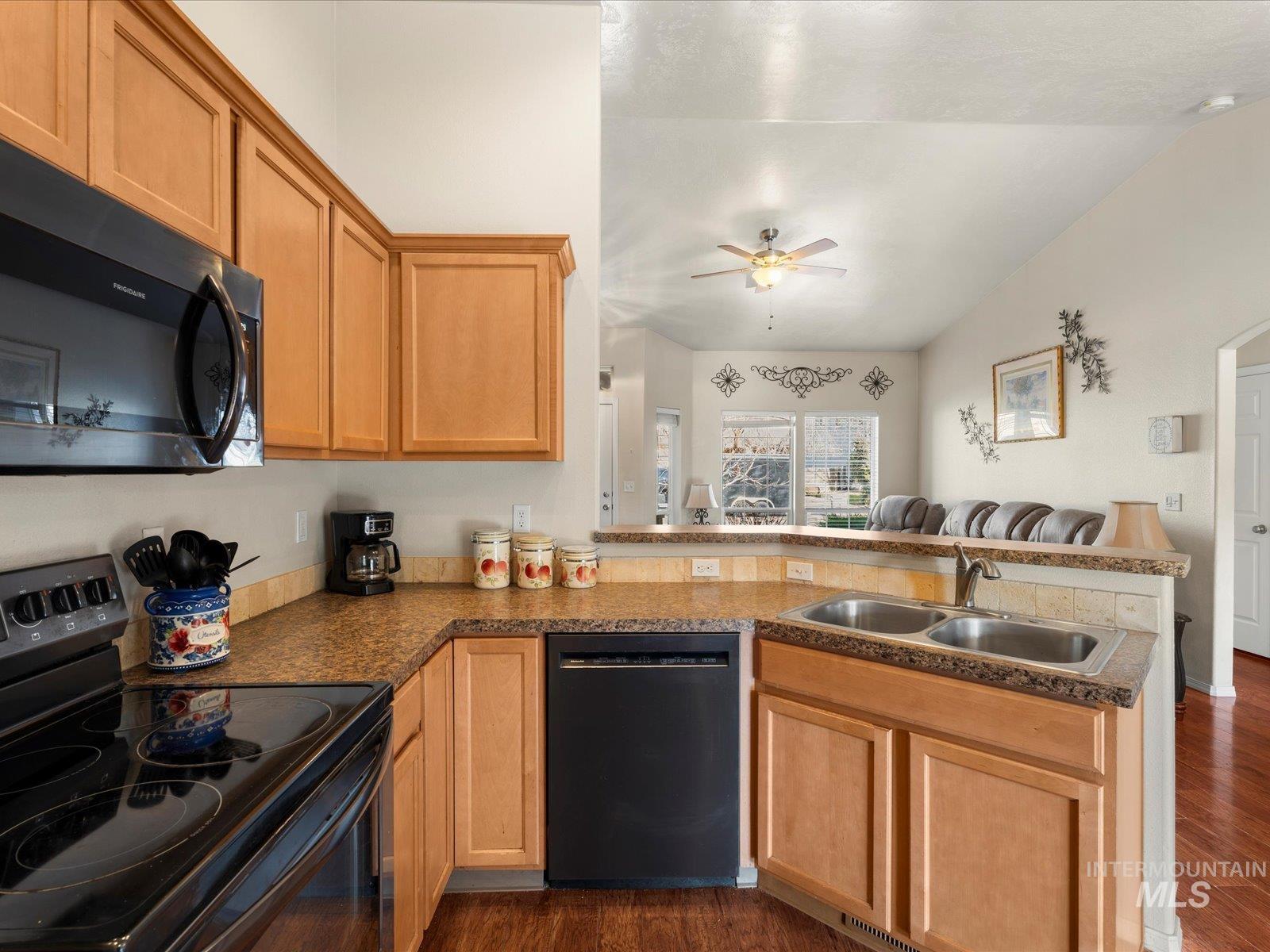 10651 Pipevine Dr., Nampa, Idaho 83687, 3 Bedrooms, 2 Bathrooms, Residential For Sale, Price $365,000,MLS 98971845