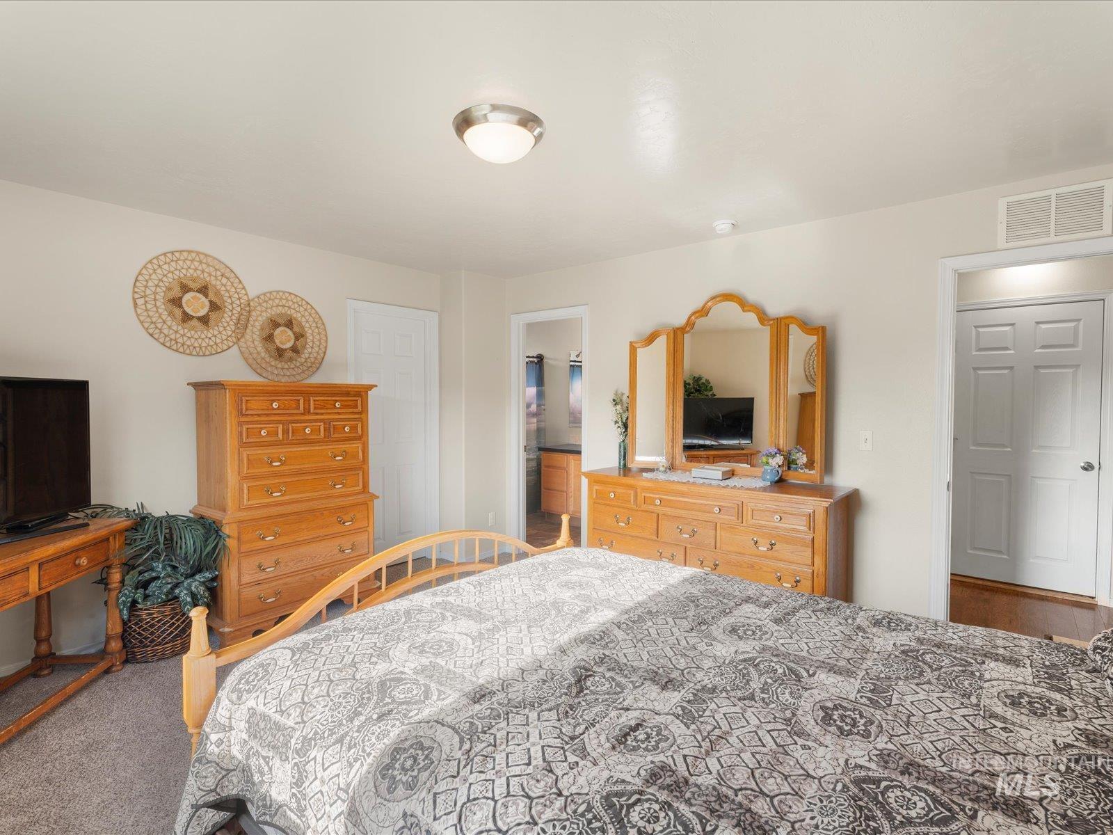 10651 Pipevine Dr., Nampa, Idaho 83687, 3 Bedrooms, 2 Bathrooms, Residential For Sale, Price $360,000,MLS 98971845