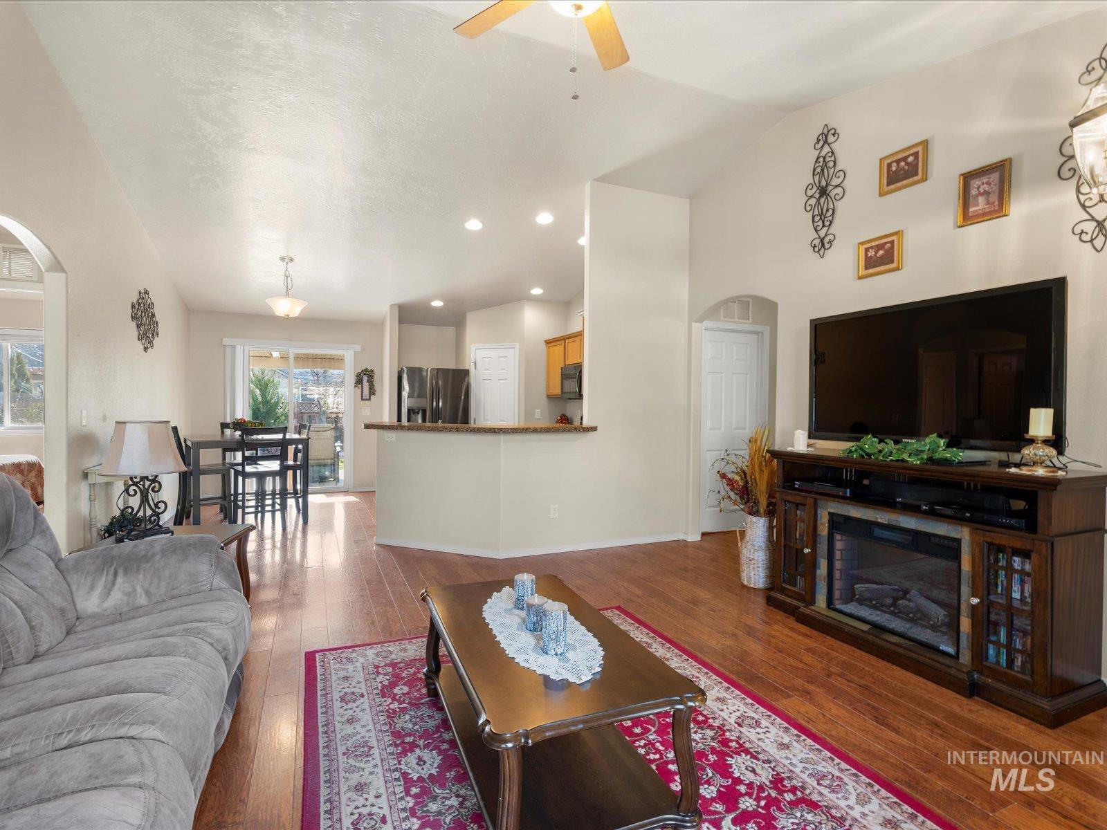 10651 Pipevine Dr., Nampa, Idaho 83687, 3 Bedrooms, 2 Bathrooms, Residential For Sale, Price $365,000,MLS 98971845