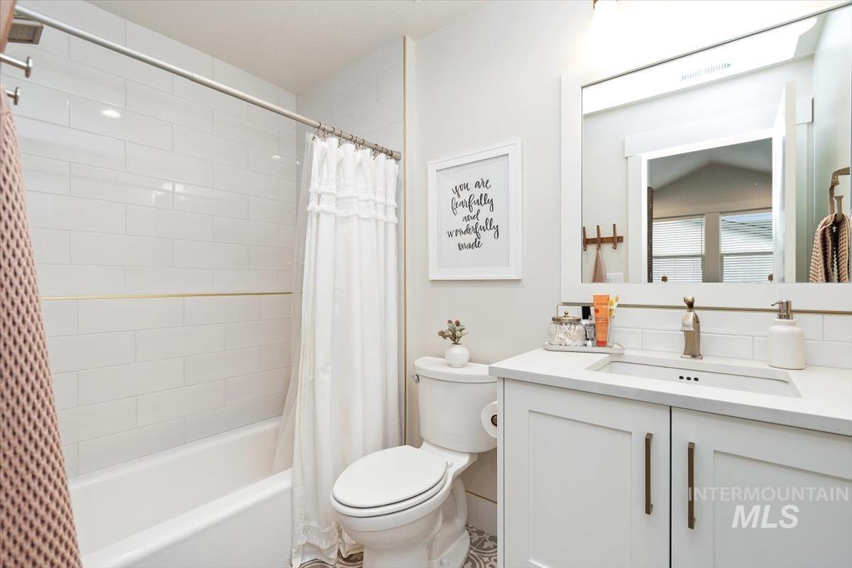 2500 N Annadale Ave, Eagle, Idaho 83616-2315, 4 Bedrooms, 3.5 Bathrooms, Residential For Sale, Price $1,149,000,MLS 98971848