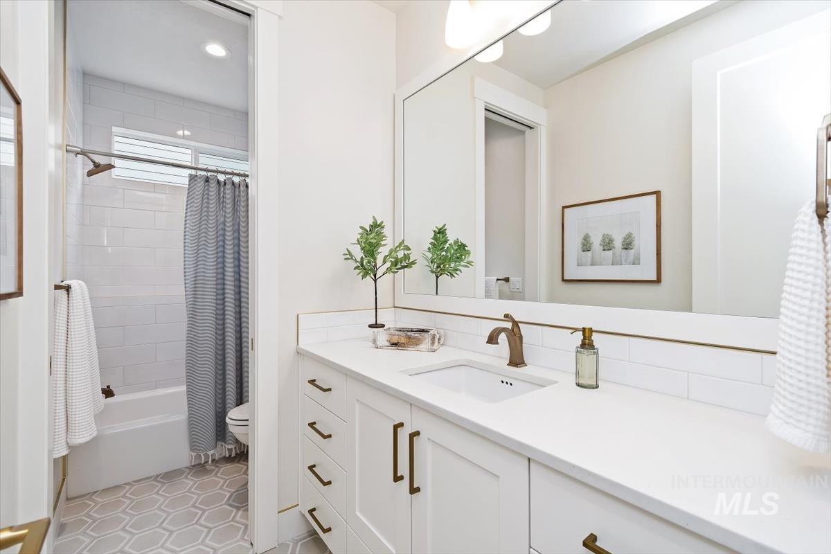 2500 N Annadale Ave, Eagle, Idaho 83616-2315, 4 Bedrooms, 3.5 Bathrooms, Residential For Sale, Price $1,149,000,MLS 98971848