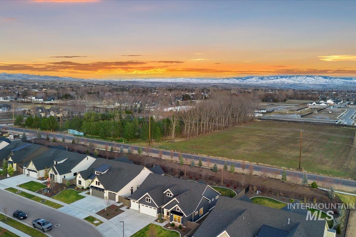 2500 N Annadale Ave, Eagle, Idaho 83616-2315, 4 Bedrooms, 3.5 Bathrooms, Residential For Sale, Price $1,149,000,MLS 98971848