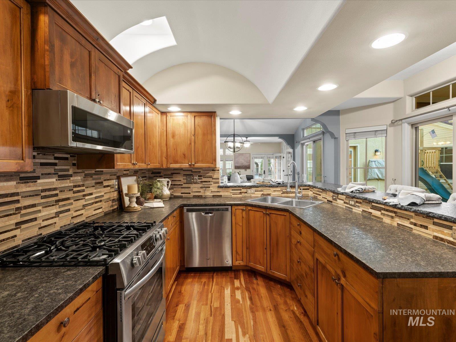 76 S Grandean Way, Eagle, Idaho 83616, 3 Bedrooms, 2.5 Bathrooms, Residential For Sale, Price $579,900,MLS 98971849