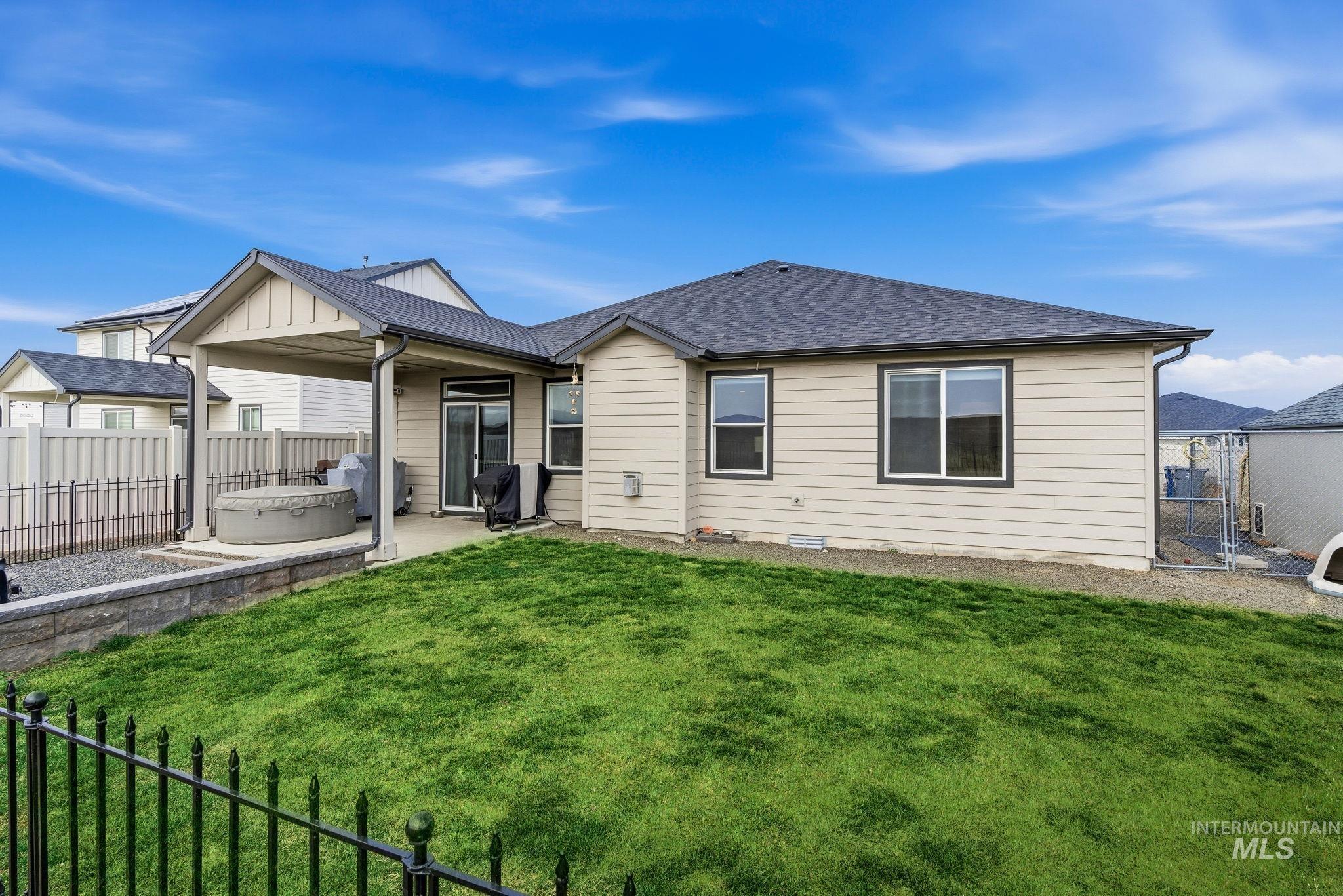 14627 Gresham, Caldwell, Idaho 83607, 3 Bedrooms, 2 Bathrooms, Residential For Sale, Price $395,000,MLS 98971850