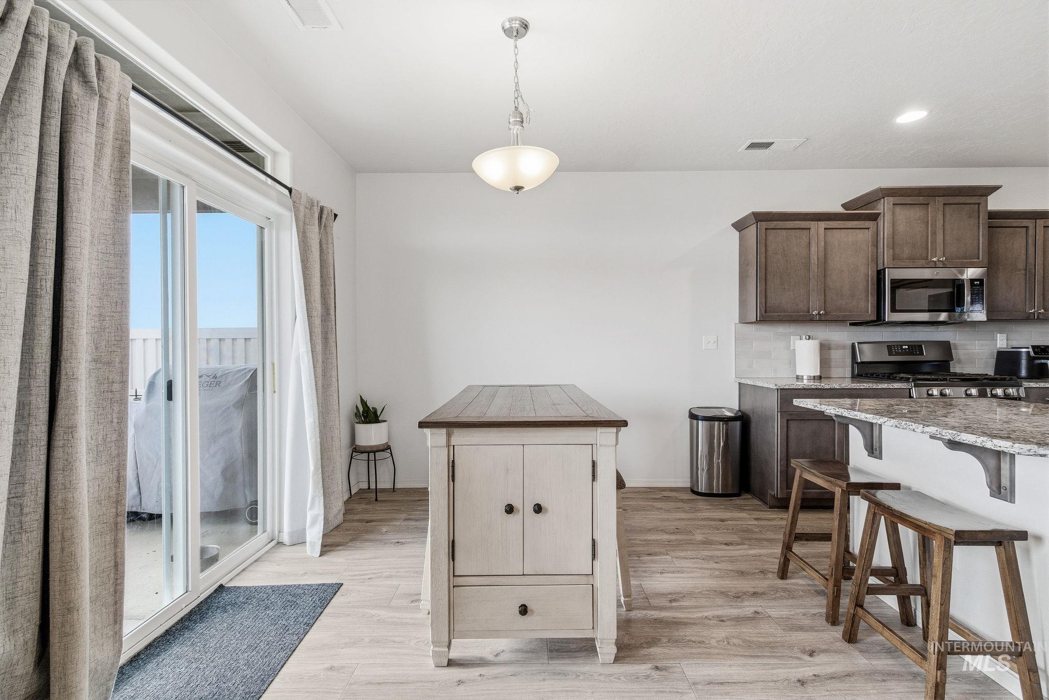 14627 Gresham, Caldwell, Idaho 83607, 3 Bedrooms, 2 Bathrooms, Residential For Sale, Price $395,000,MLS 98971850