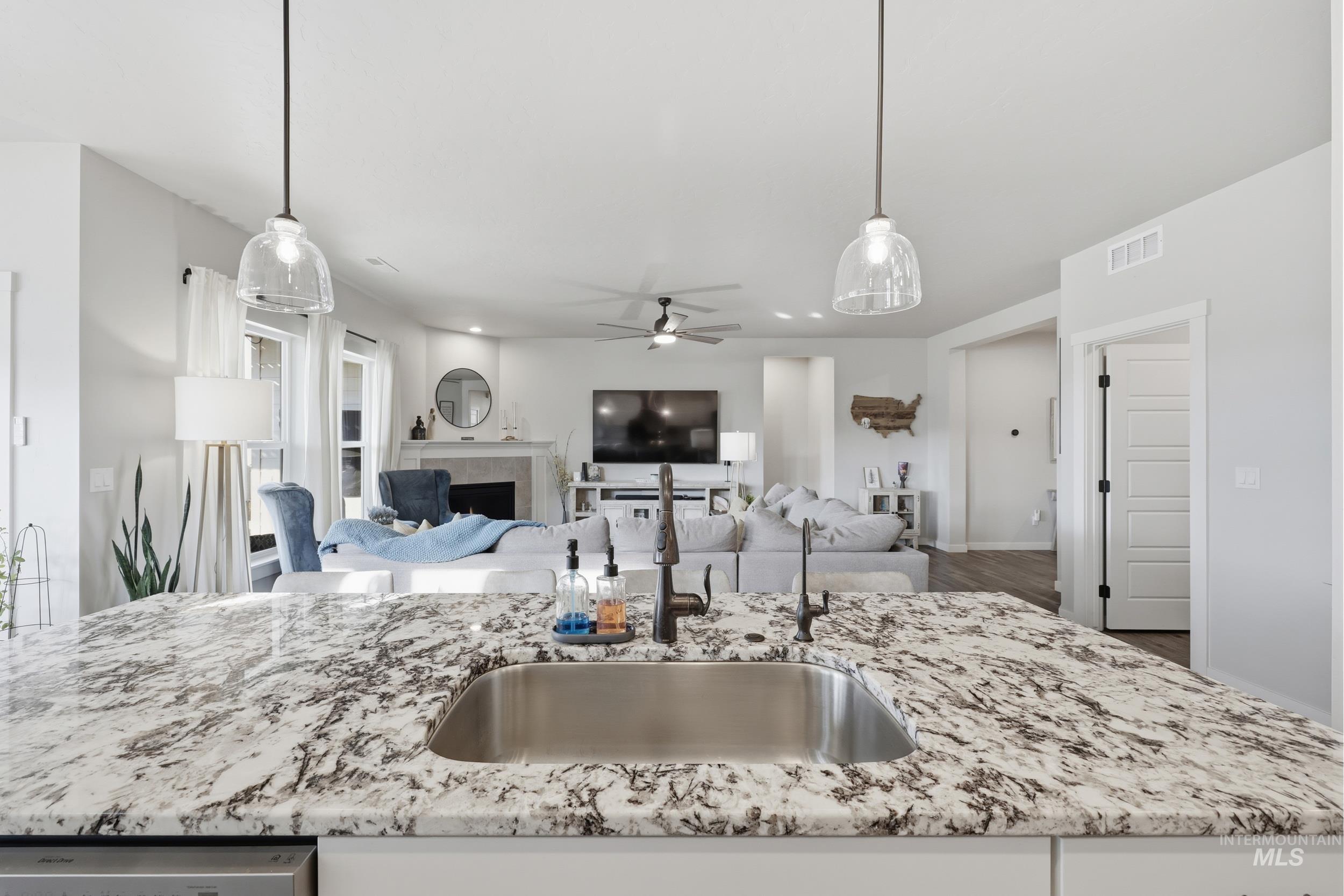 8369 E Sunray Dr, Nampa, Idaho 83687, 3 Bedrooms, 2 Bathrooms, Residential For Sale, Price $559,900,MLS 98971854