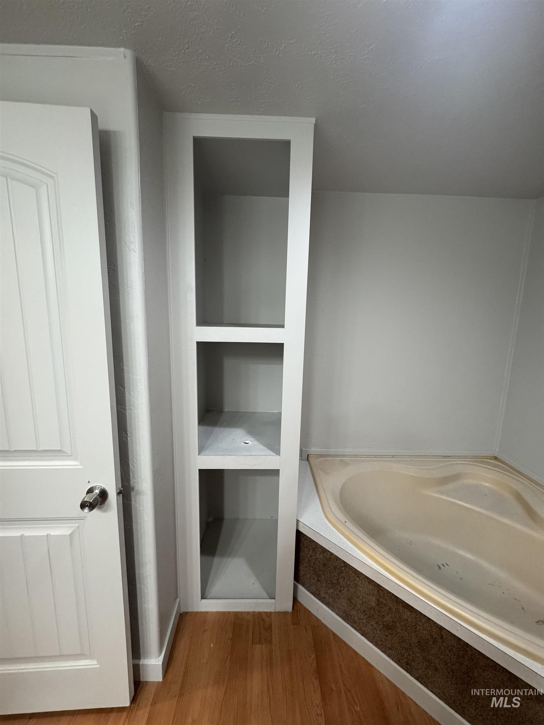 107 Lancelot Ct., Caldwell, Idaho 83605, 2 Bedrooms, 1 Bathroom, Residential For Sale, Price $80,000,MLS 98971856