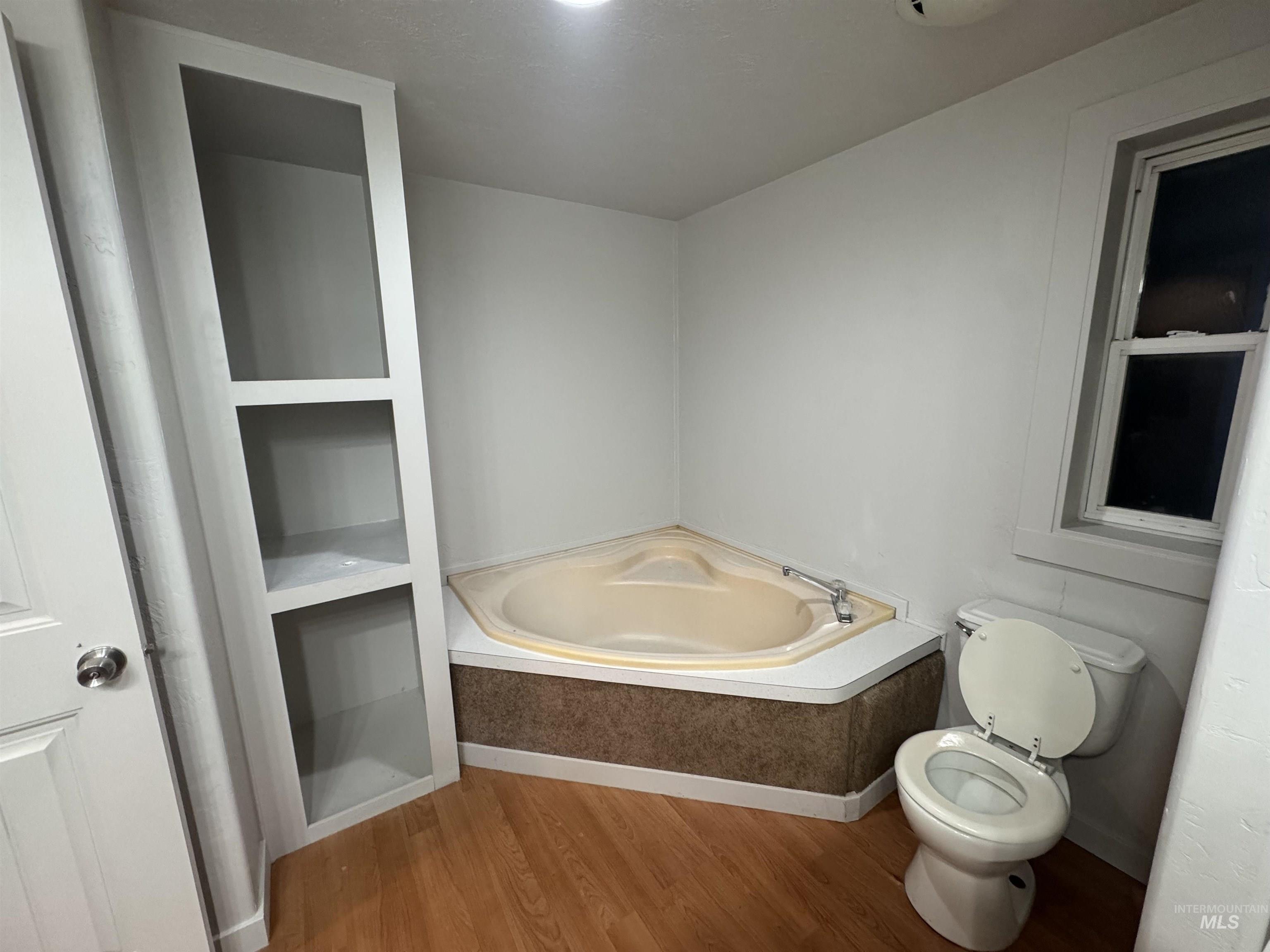 107 Lancelot Ct., Caldwell, Idaho 83605, 2 Bedrooms, 1 Bathroom, Residential For Sale, Price $80,000,MLS 98971856