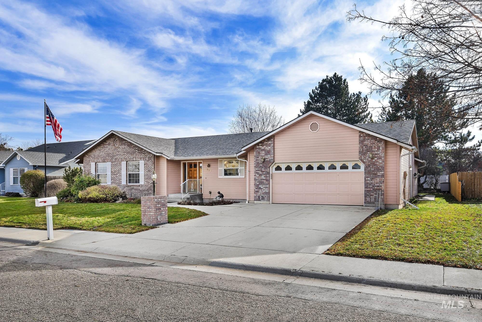 613 W Bridger Ave, Nampa, Idaho 83651, 4 Bedrooms, 2.5 Bathrooms, Residential For Sale, Price $429,900,MLS 98971862