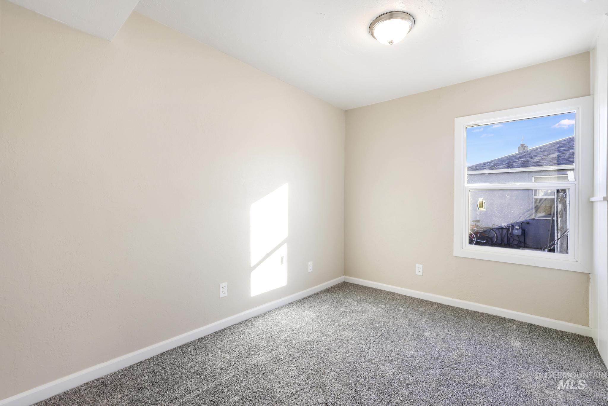 742 Grant, Twin Falls, Idaho 83301, 3 Bedrooms, 1 Bathroom, Residential For Sale, Price $310,000,MLS 98971864