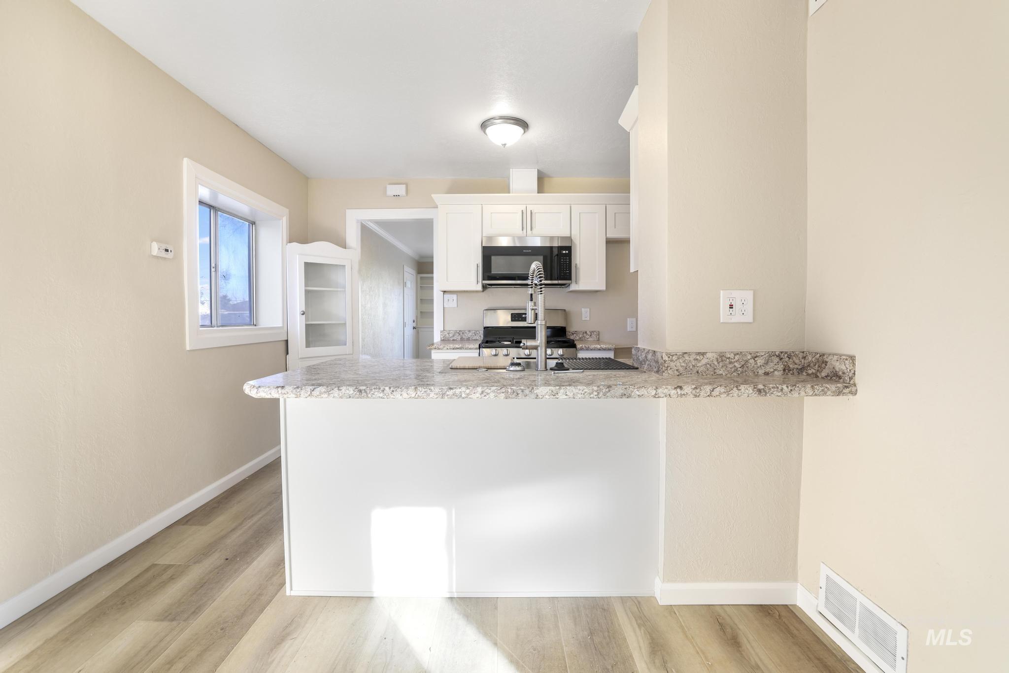 742 Grant, Twin Falls, Idaho 83301, 3 Bedrooms, 1 Bathroom, Residential For Sale, Price $310,000,MLS 98971864