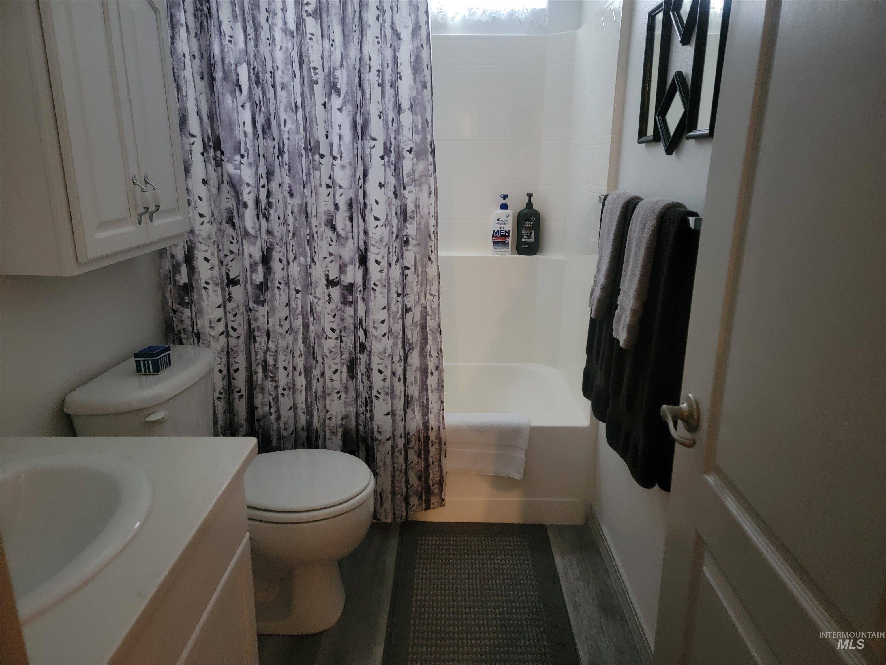 1638 W Raincrest Dr., Meridian, Idaho 83646, 3 Bedrooms, 2 Bathrooms, Residential For Sale, Price $399,900,MLS 98971866