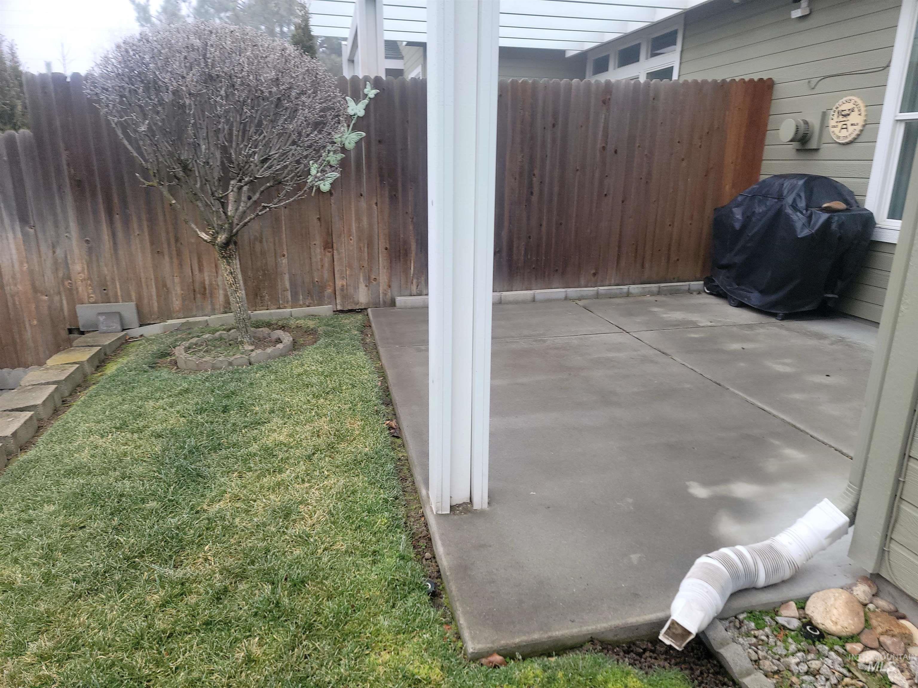 1638 W Raincrest Dr., Meridian, Idaho 83646, 3 Bedrooms, 2 Bathrooms, Residential For Sale, Price $399,900,MLS 98971866