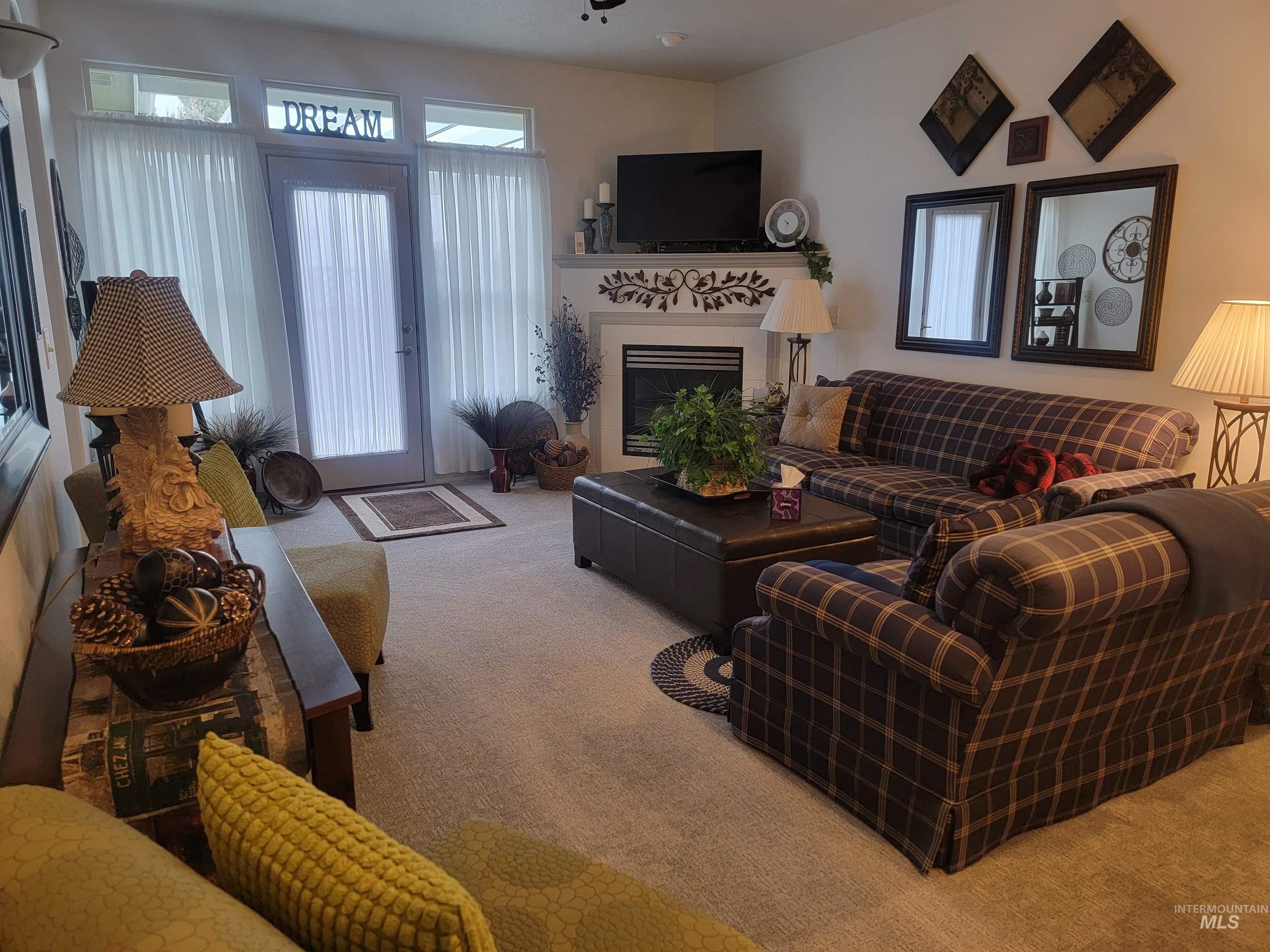 1638 W Raincrest Dr., Meridian, Idaho 83646, 3 Bedrooms, 2 Bathrooms, Residential For Sale, Price $399,900,MLS 98971866