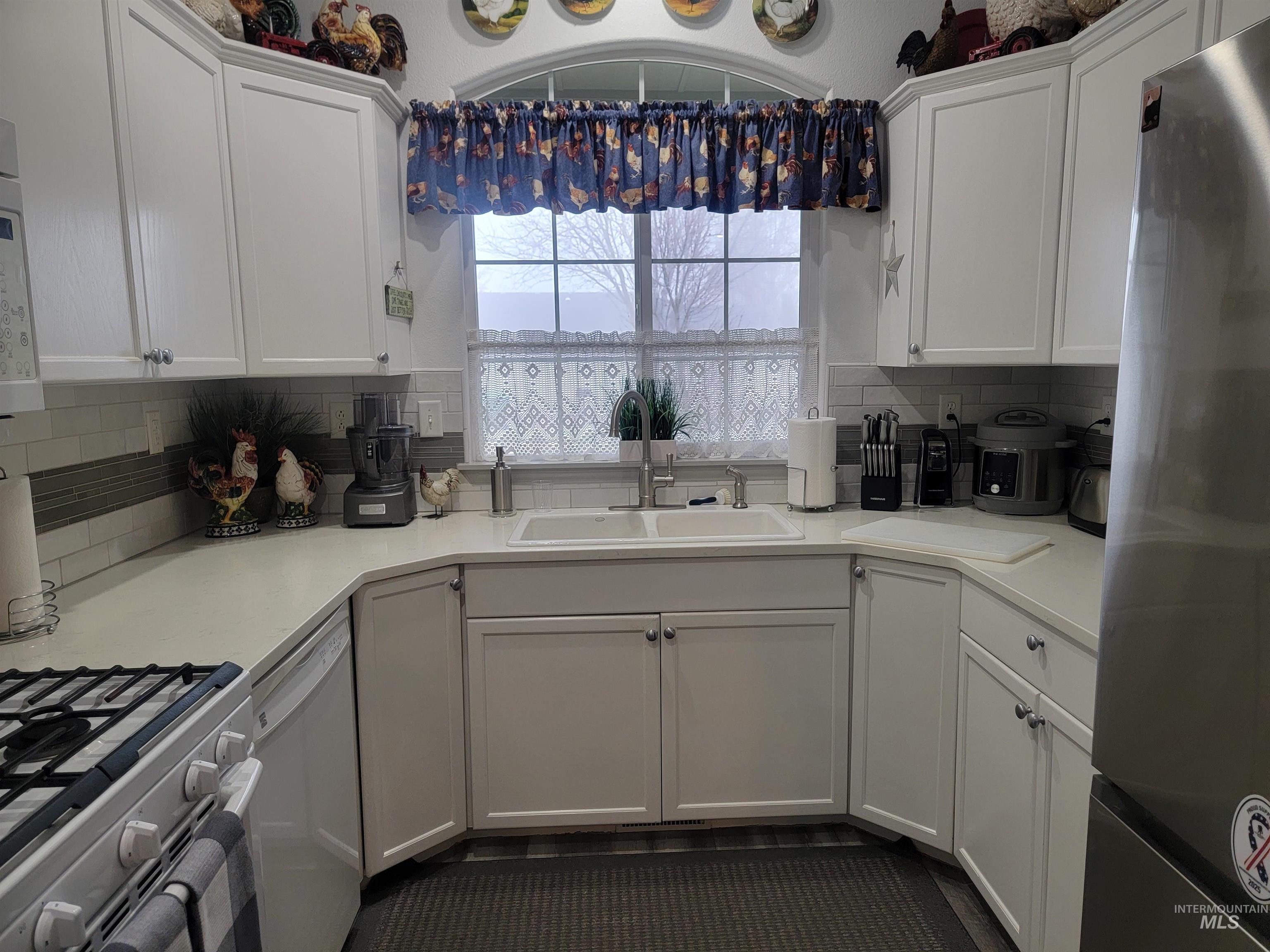 1638 W Raincrest Dr., Meridian, Idaho 83646, 3 Bedrooms, 2 Bathrooms, Residential For Sale, Price $399,900,MLS 98971866