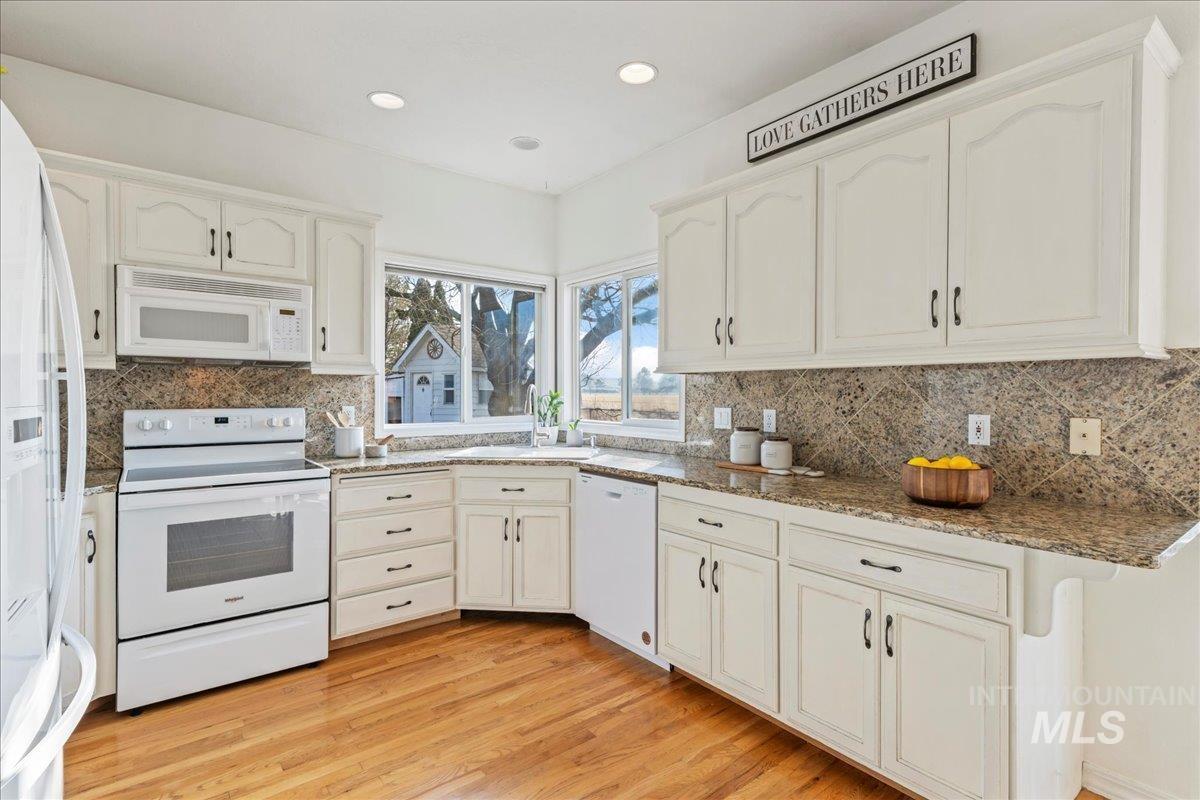 7451 Bay Meadows Drive, Nampa, Idaho 83687, 4 Bedrooms, 2.5 Bathrooms, Residential For Sale, Price $474,900,MLS 98971872