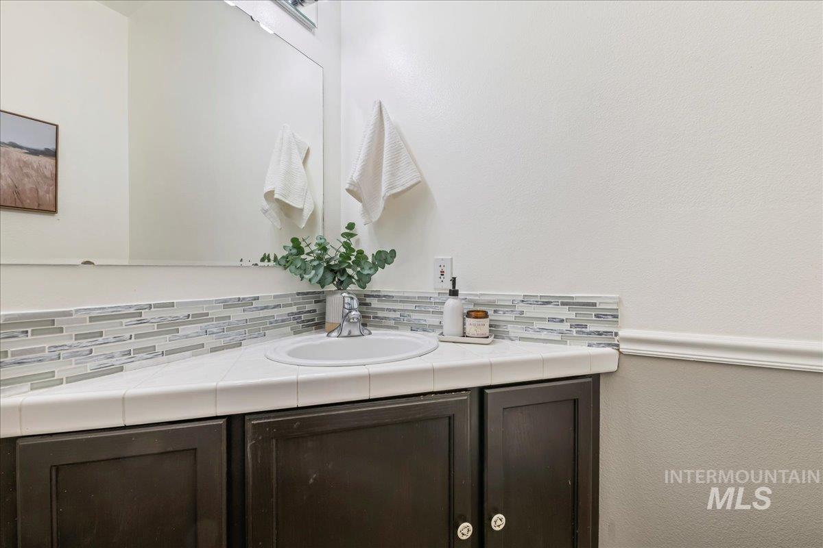 7451 Bay Meadows Drive, Nampa, Idaho 83687, 4 Bedrooms, 2.5 Bathrooms, Residential For Sale, Price $474,900,MLS 98971872