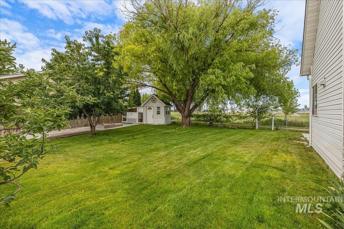 7451 Bay Meadows Drive, Nampa, Idaho 83687, 4 Bedrooms, 2.5 Bathrooms, Residential For Sale, Price $474,900,MLS 98971872