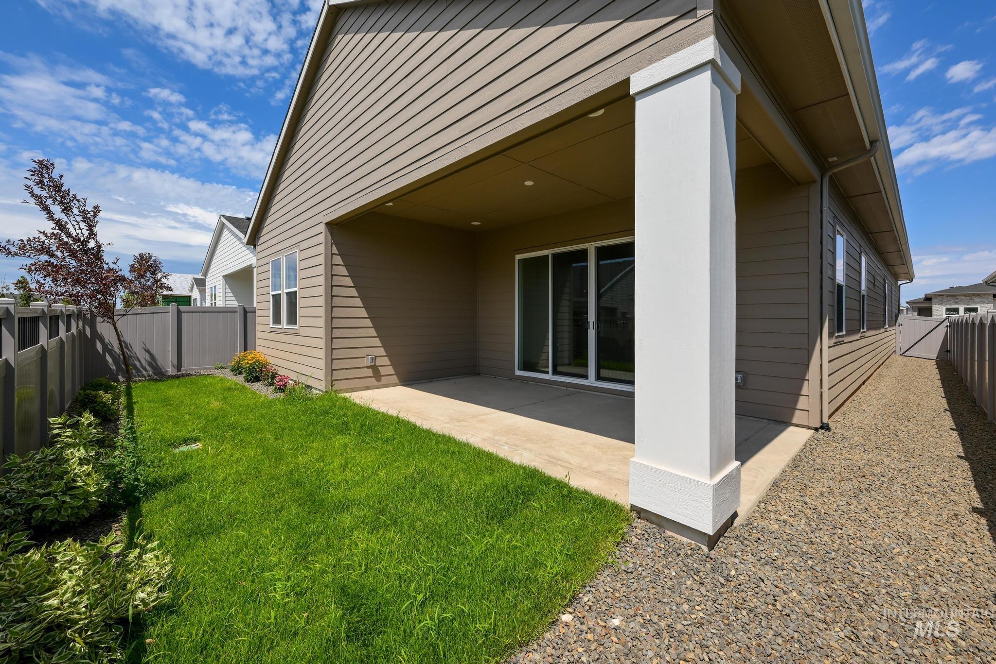 8554 W Fanning St, Star, Idaho 83669, 2 Bedrooms, 2 Bathrooms, Residential For Sale, Price $529,000,MLS 98971873