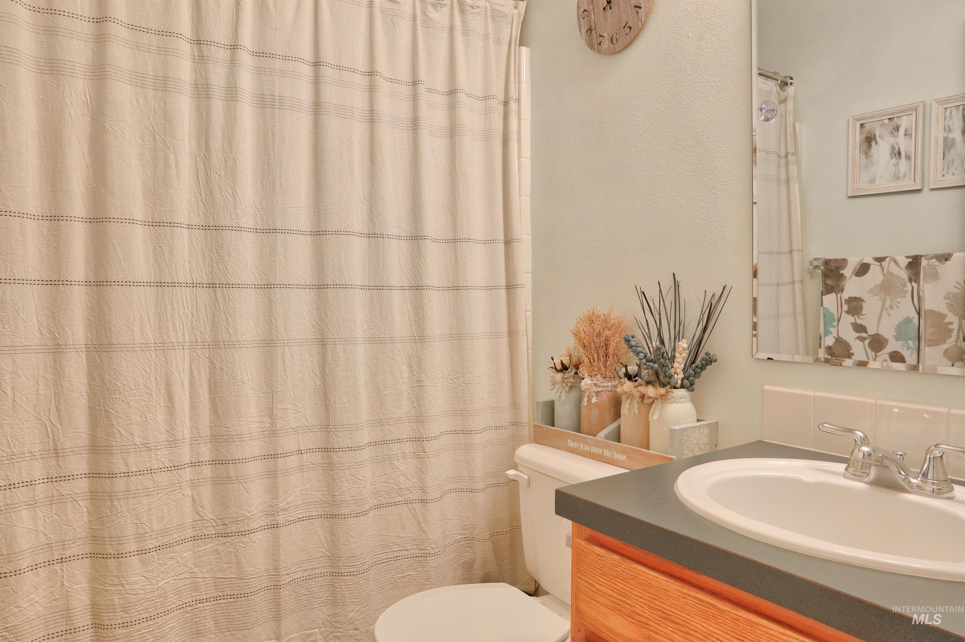 2617 N Leann Way, Meridian, Idaho 83646, 3 Bedrooms, 2 Bathrooms, Residential For Sale, Price $415,000,MLS 98971877