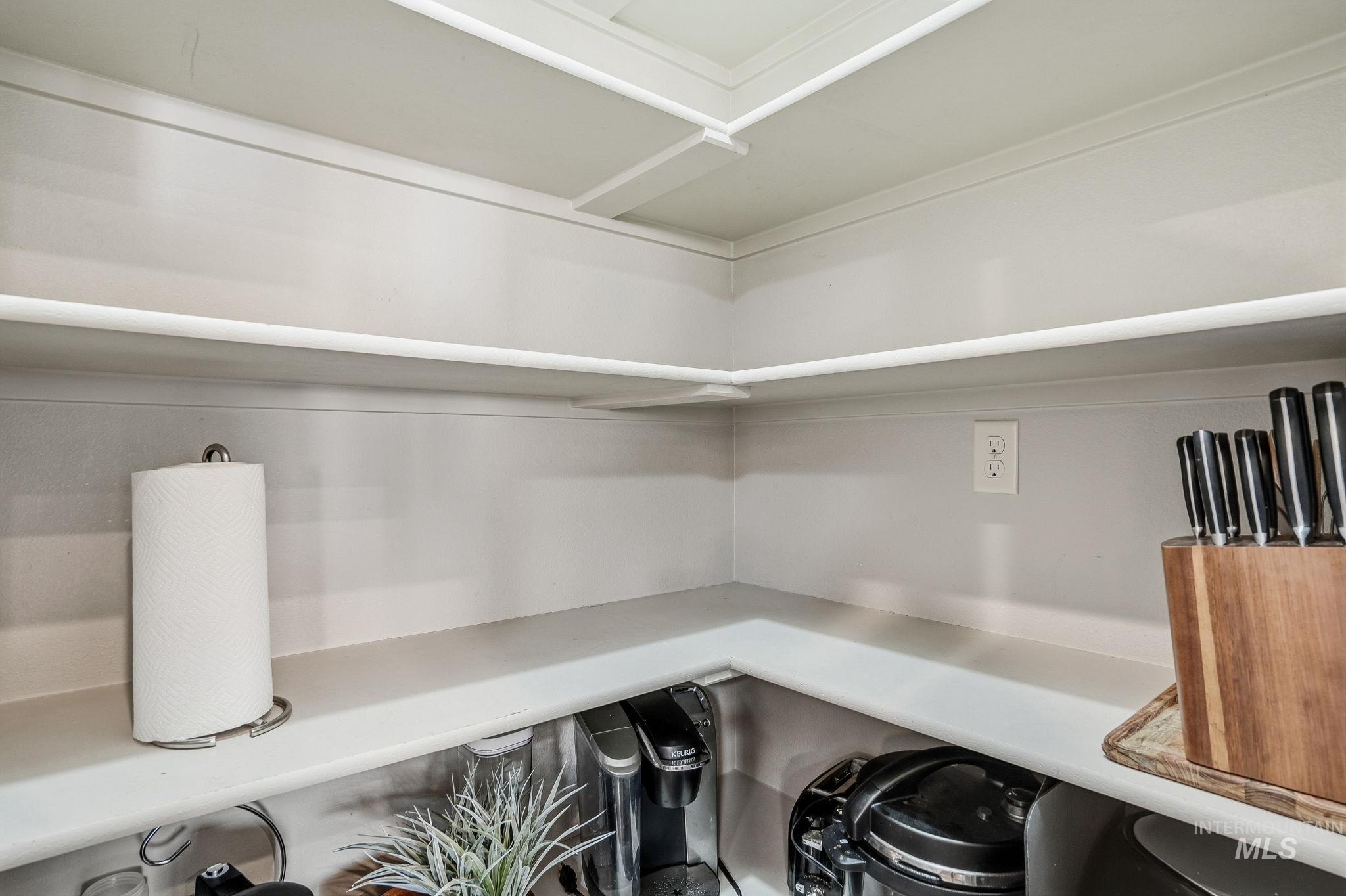 852 N River Path Lane, Boise, Idaho 83703, 4 Bedrooms, 2.5 Bathrooms, Residential For Sale, Price $669,900,MLS 98971878