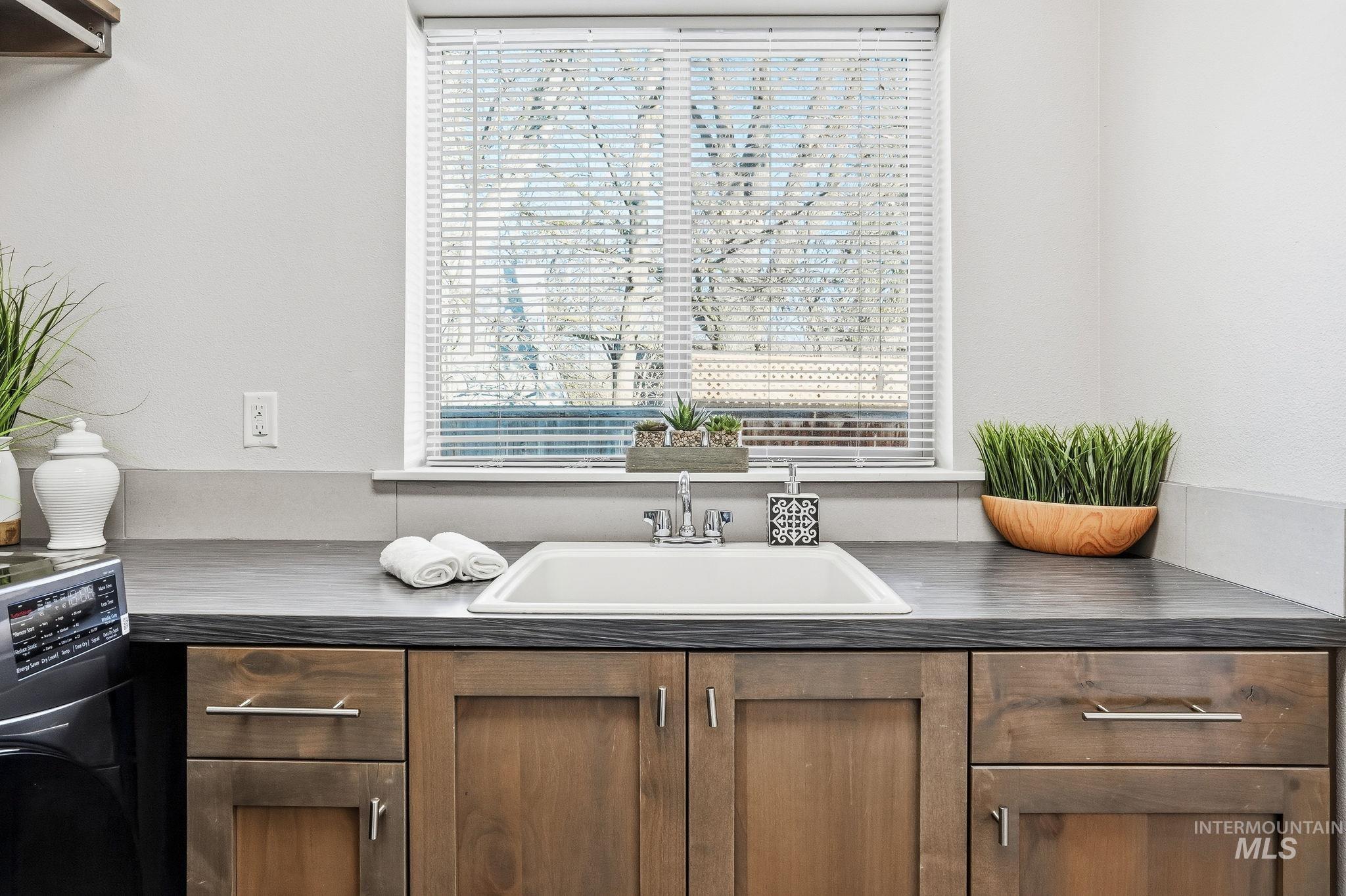 852 N River Path Lane, Boise, Idaho 83703, 4 Bedrooms, 2.5 Bathrooms, Residential For Sale, Price $669,900,MLS 98971878