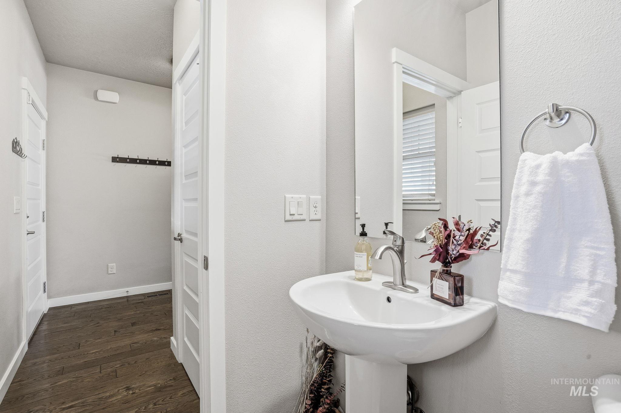 852 N River Path Lane, Boise, Idaho 83703, 4 Bedrooms, 2.5 Bathrooms, Residential For Sale, Price $669,900,MLS 98971878