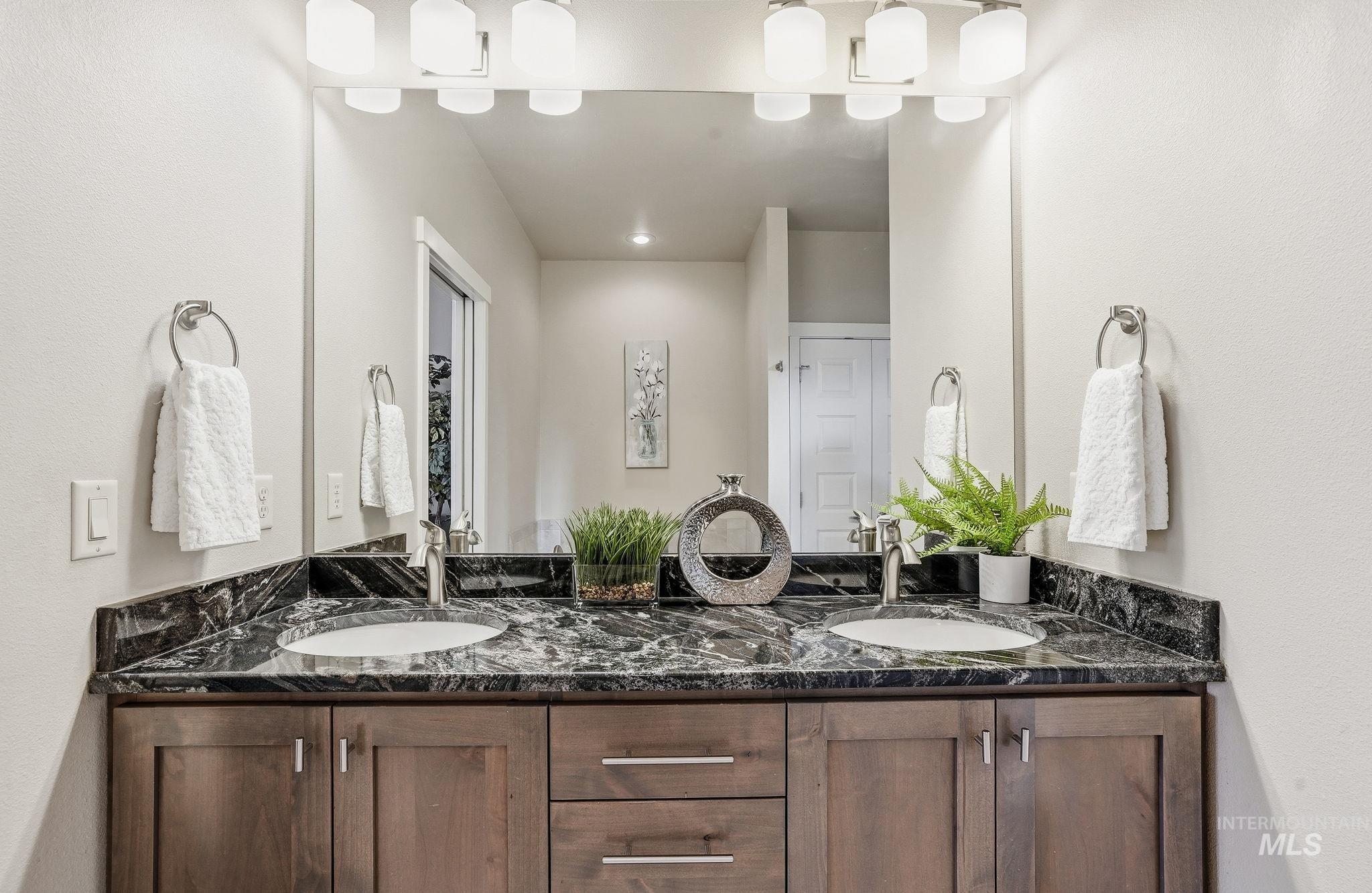 852 N River Path Lane, Boise, Idaho 83703, 4 Bedrooms, 2.5 Bathrooms, Residential For Sale, Price $669,900,MLS 98971878