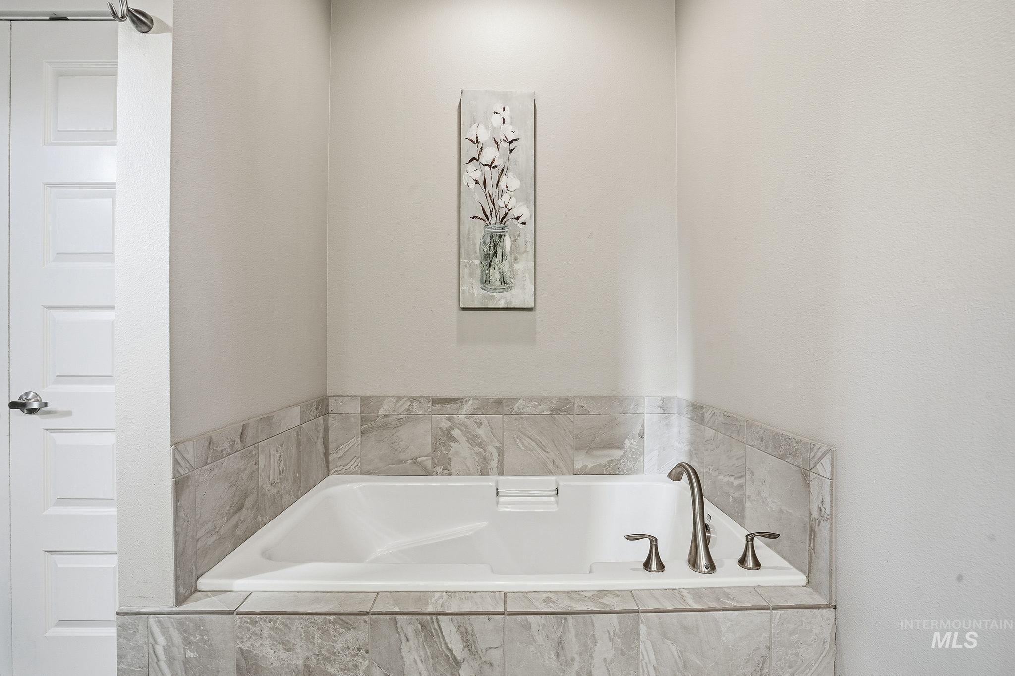 852 N River Path Lane, Boise, Idaho 83703, 4 Bedrooms, 2.5 Bathrooms, Residential For Sale, Price $669,900,MLS 98971878