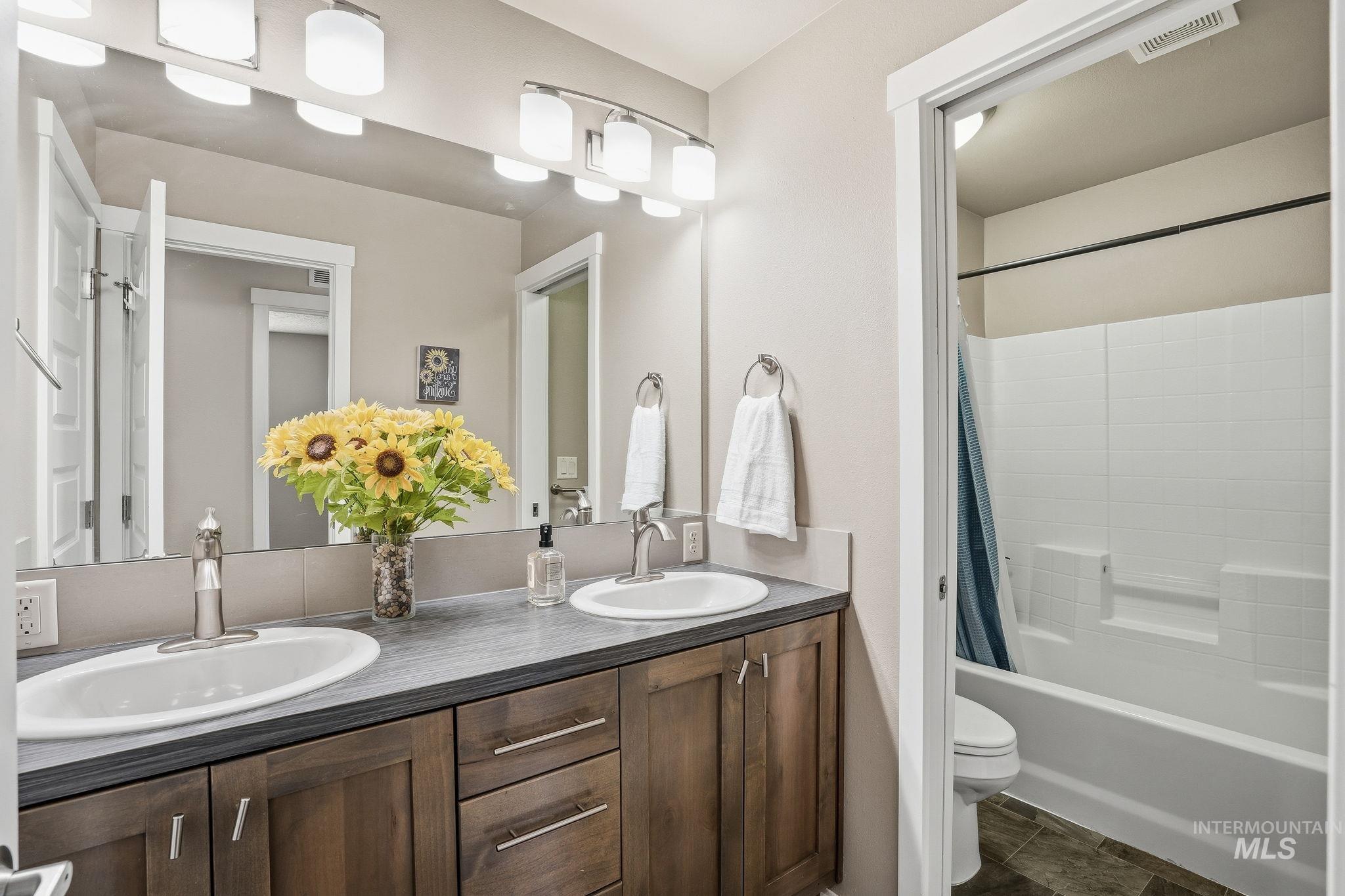 852 N River Path Lane, Boise, Idaho 83703, 4 Bedrooms, 2.5 Bathrooms, Residential For Sale, Price $669,900,MLS 98971878