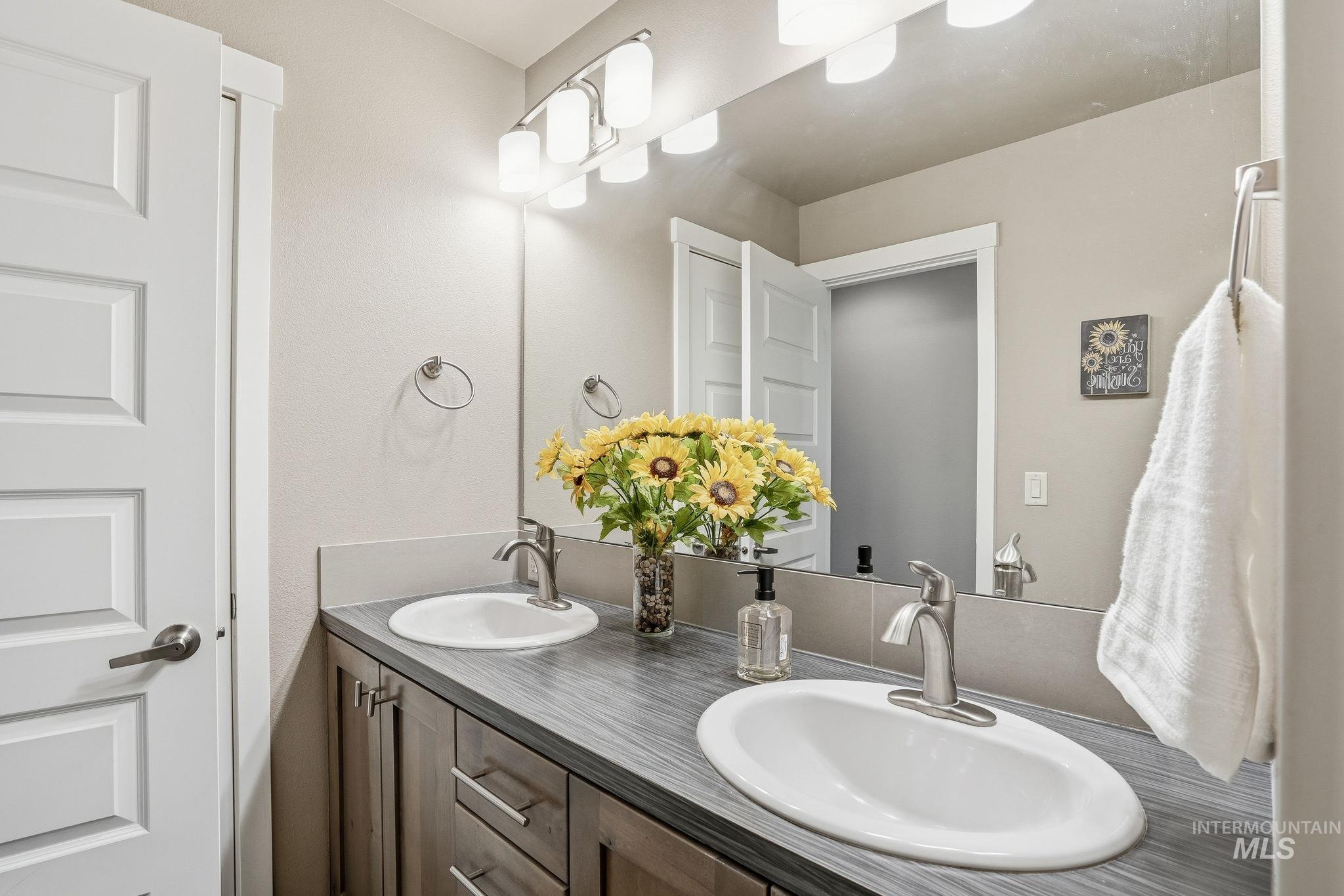 852 N River Path Lane, Boise, Idaho 83703, 4 Bedrooms, 2.5 Bathrooms, Residential For Sale, Price $669,900,MLS 98971878