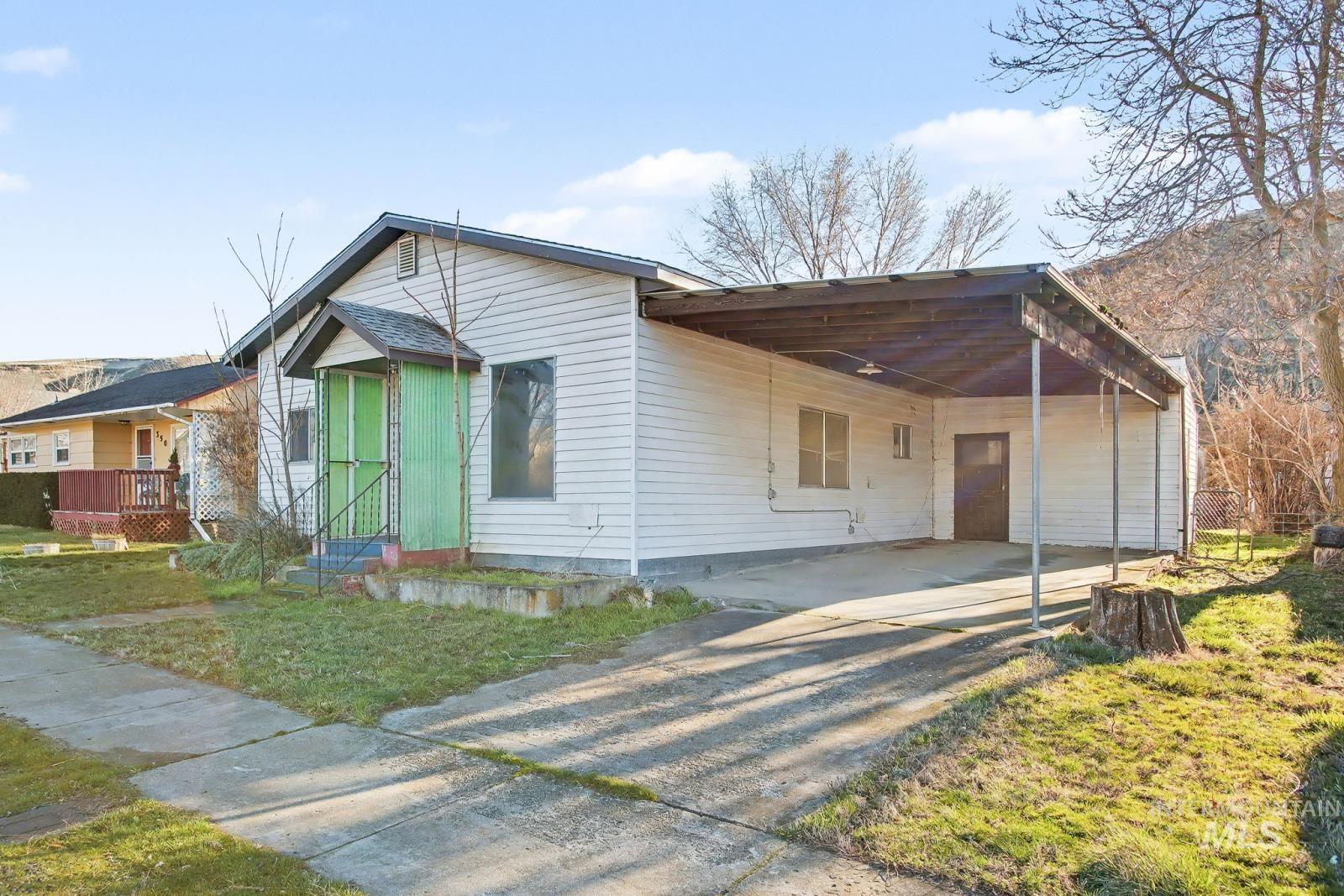 332 High Street, Pomeroy, Washington 99347, 2 Bedrooms, 1 Bathroom, Residential For Sale, Price $92,000,MLS 98971881