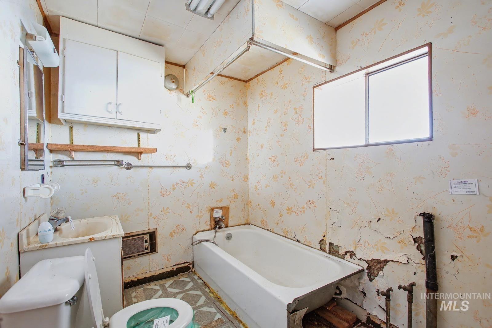 332 High Street, Pomeroy, Washington 99347, 2 Bedrooms, 1 Bathroom, Residential For Sale, Price $92,000,MLS 98971881