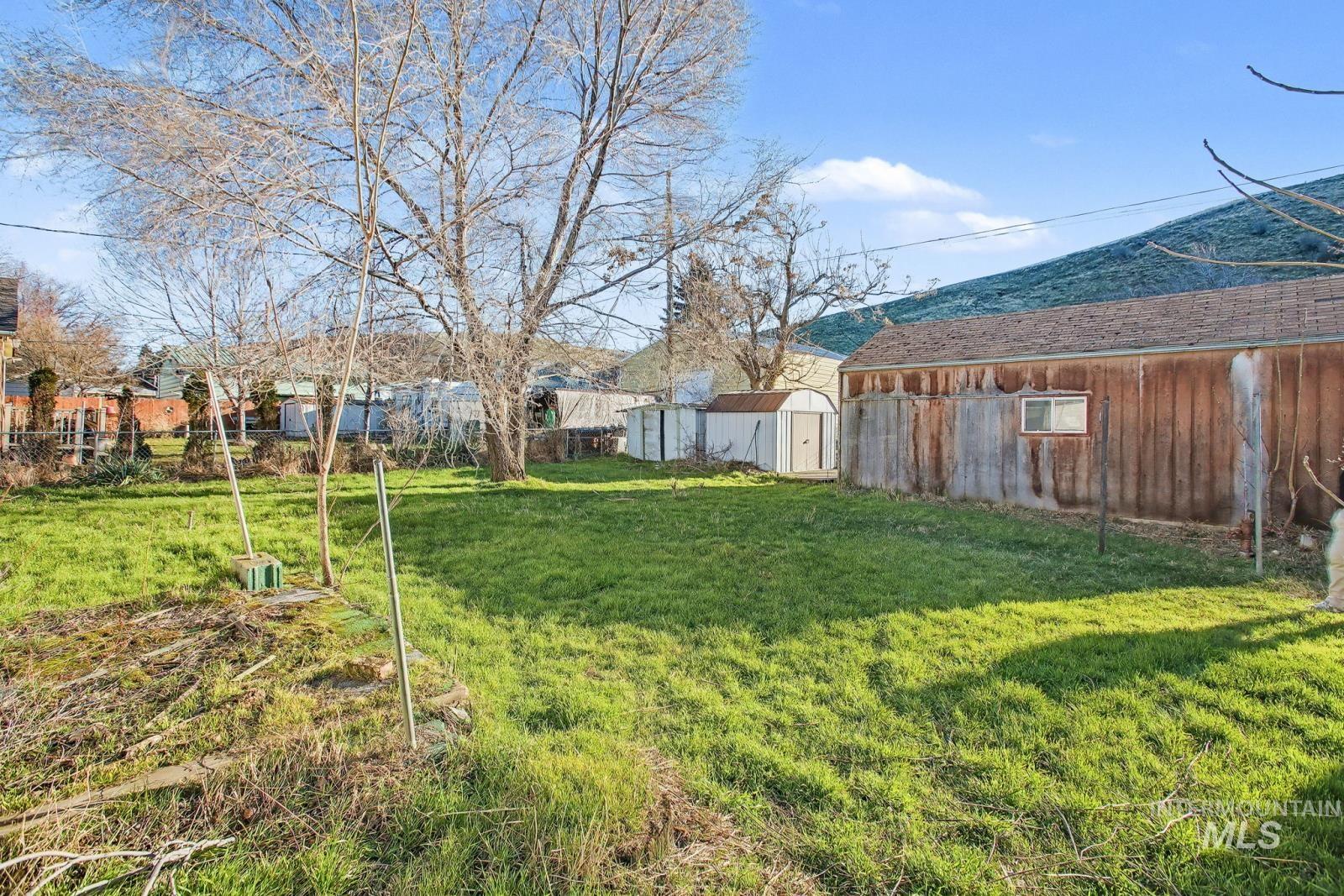 332 High Street, Pomeroy, Washington 99347, 2 Bedrooms, 1 Bathroom, Residential For Sale, Price $92,000,MLS 98971881