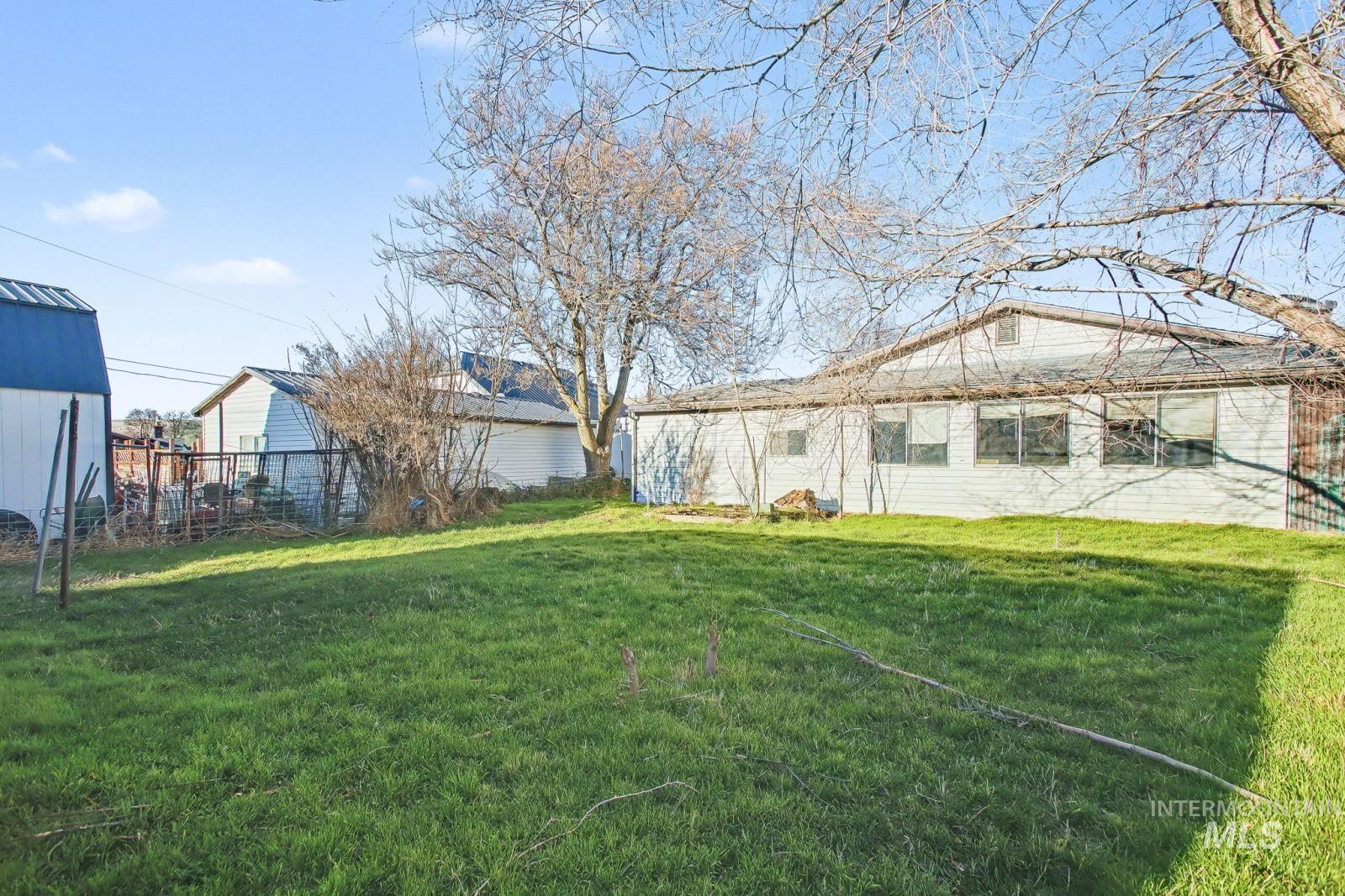 332 High Street, Pomeroy, Washington 99347, 2 Bedrooms, 1 Bathroom, Residential For Sale, Price $92,000,MLS 98971881