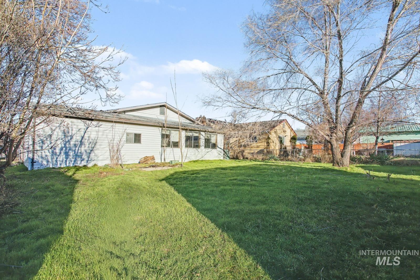 332 High Street, Pomeroy, Washington 99347, 2 Bedrooms, 1 Bathroom, Residential For Sale, Price $92,000,MLS 98971881