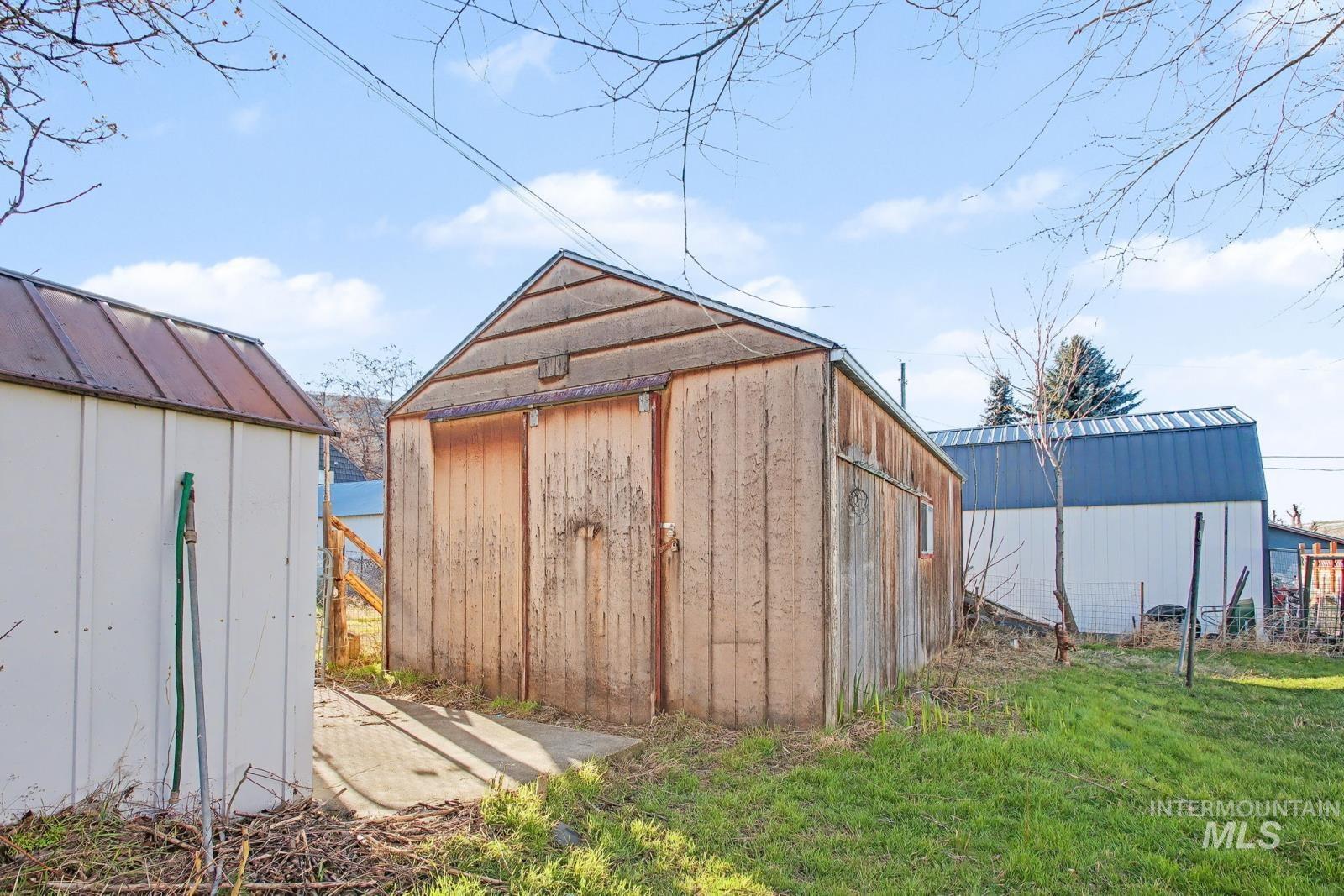 332 High Street, Pomeroy, Washington 99347, 2 Bedrooms, 1 Bathroom, Residential For Sale, Price $92,000,MLS 98971881